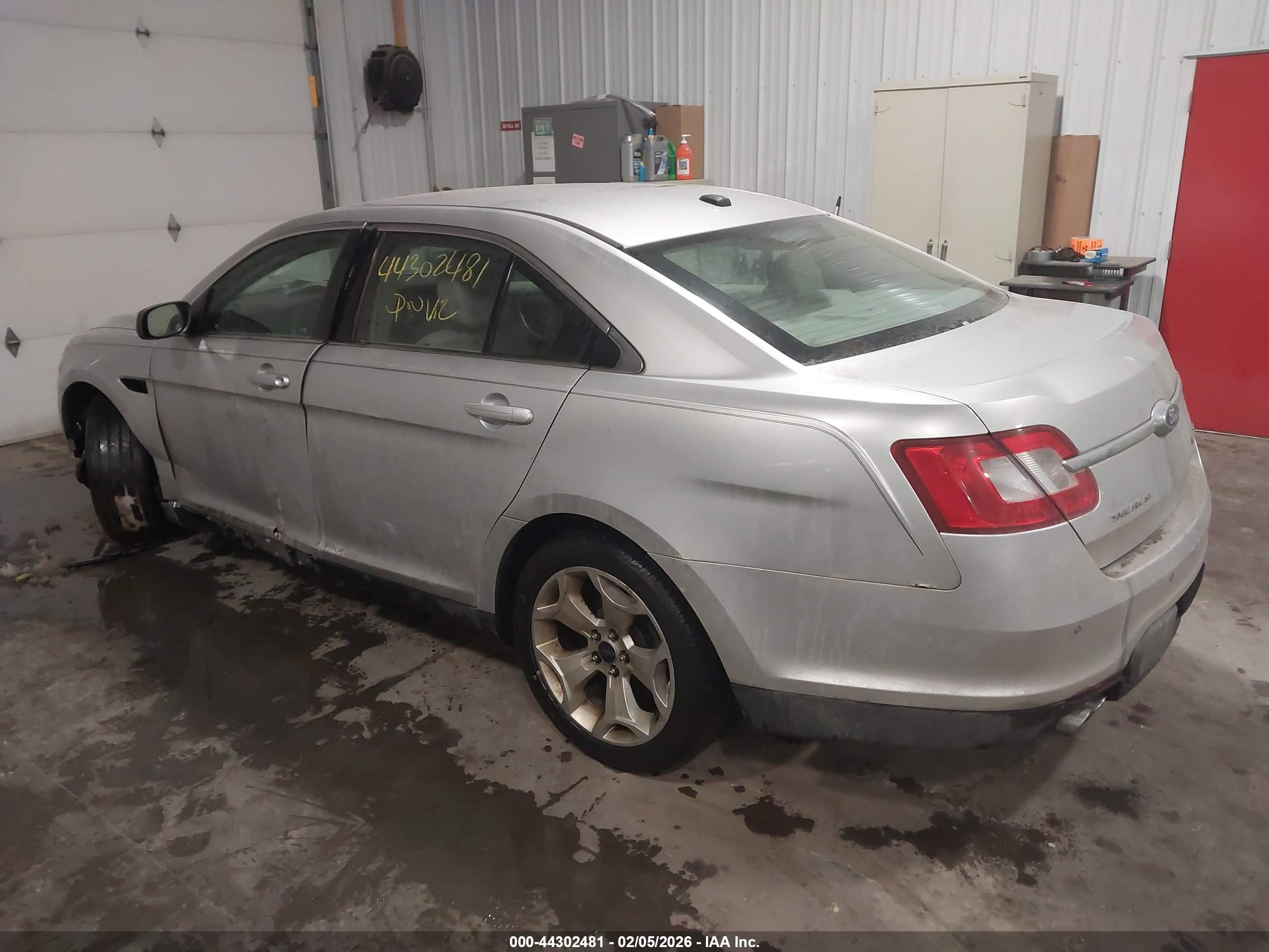 FORD TAURUS image 3