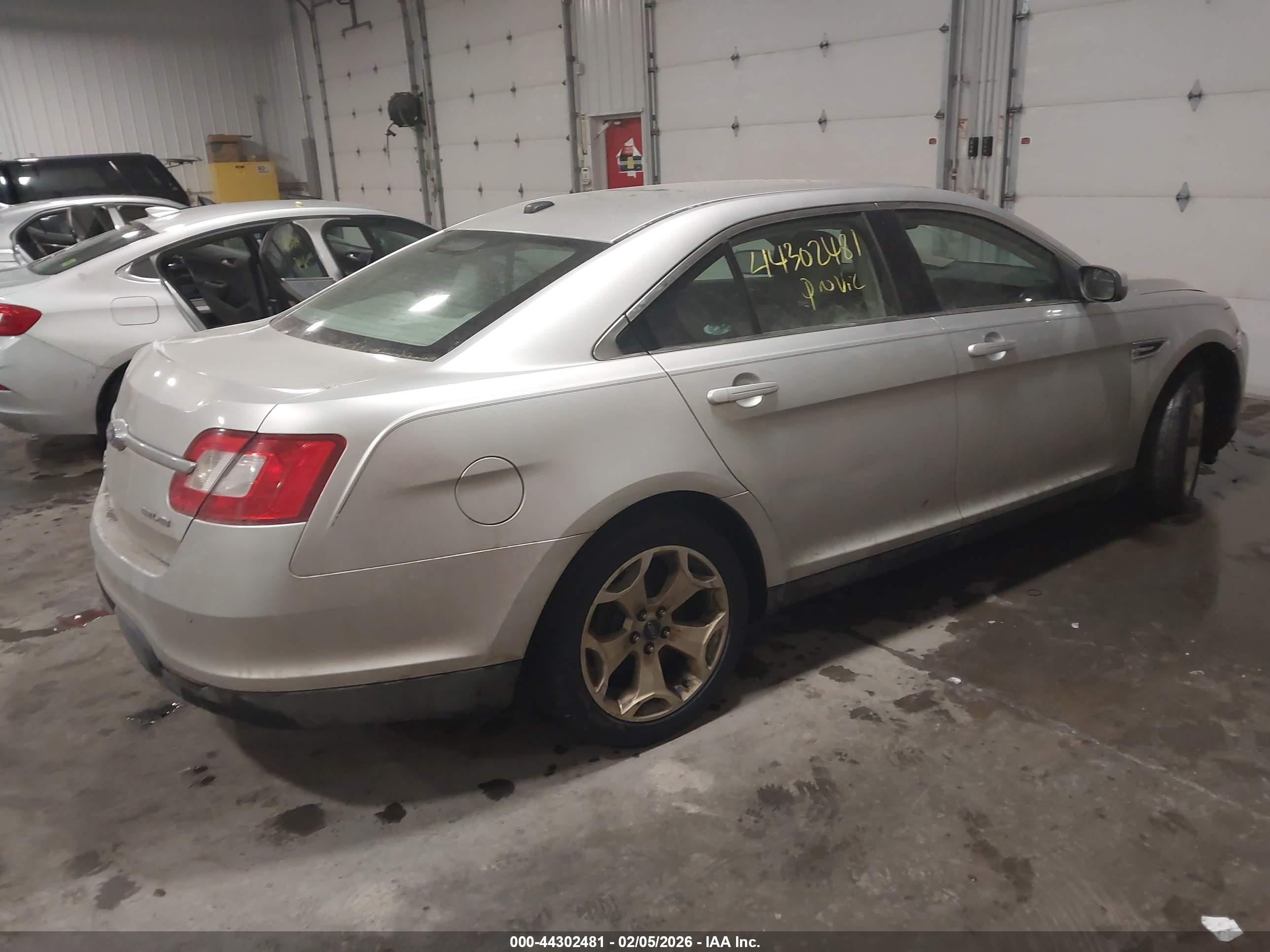 FORD TAURUS image 4