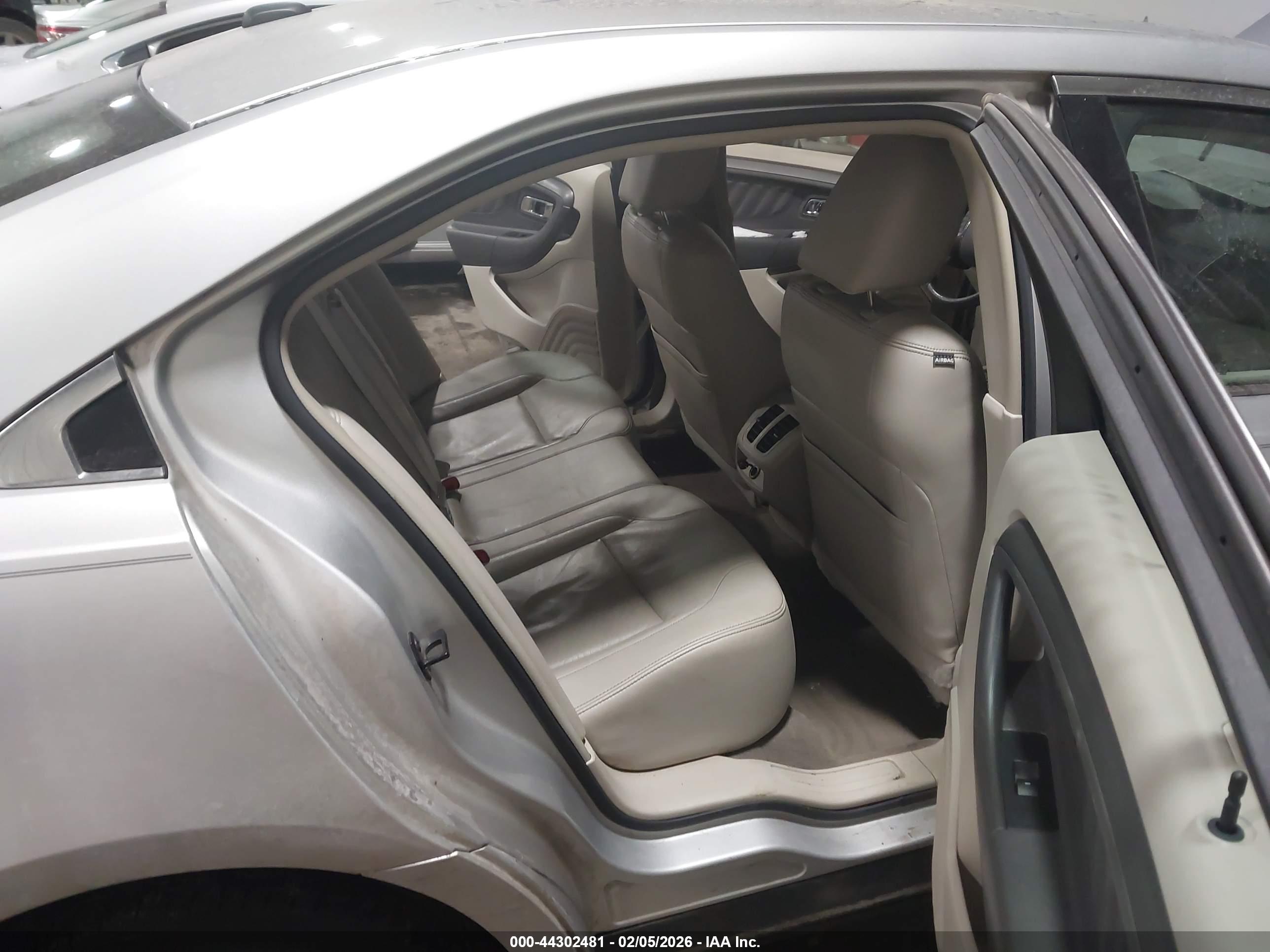 FORD TAURUS image 8