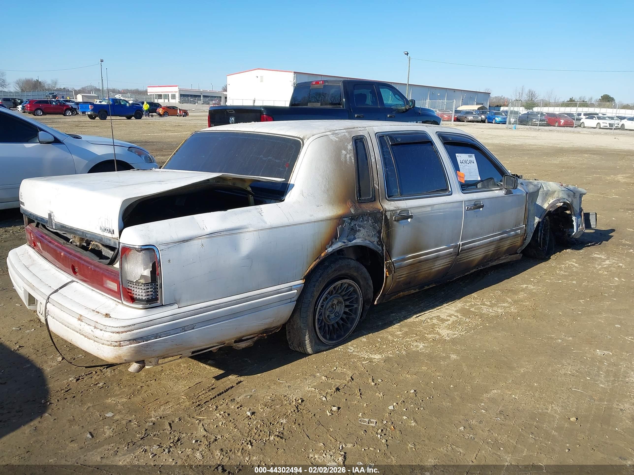 LINCOLN TOWN image 4