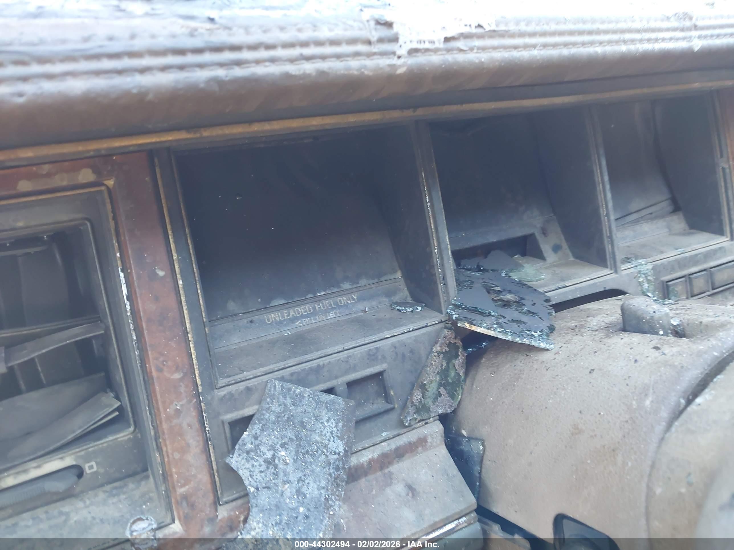 LINCOLN TOWN image 7