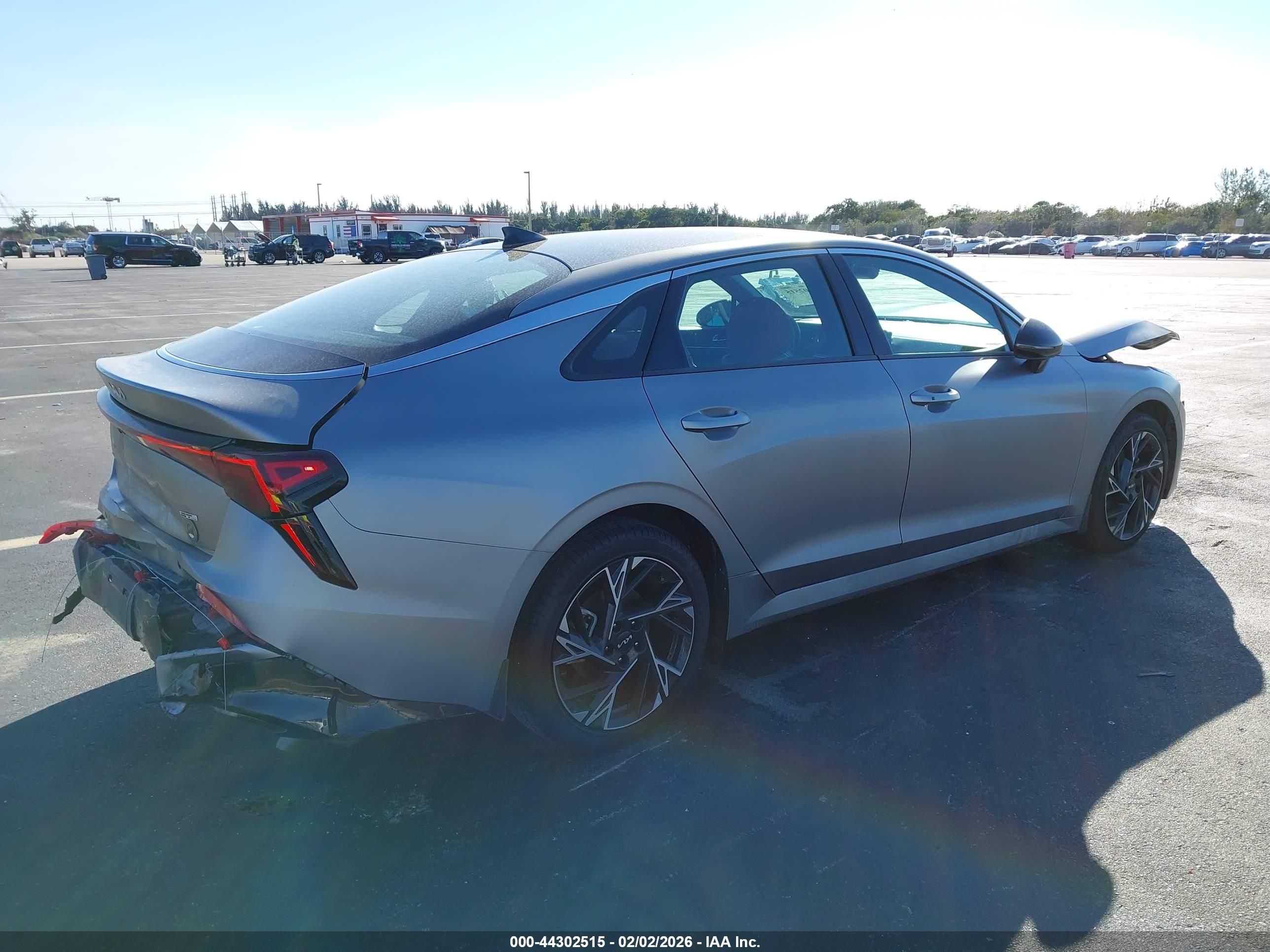 KIA K5 image 4