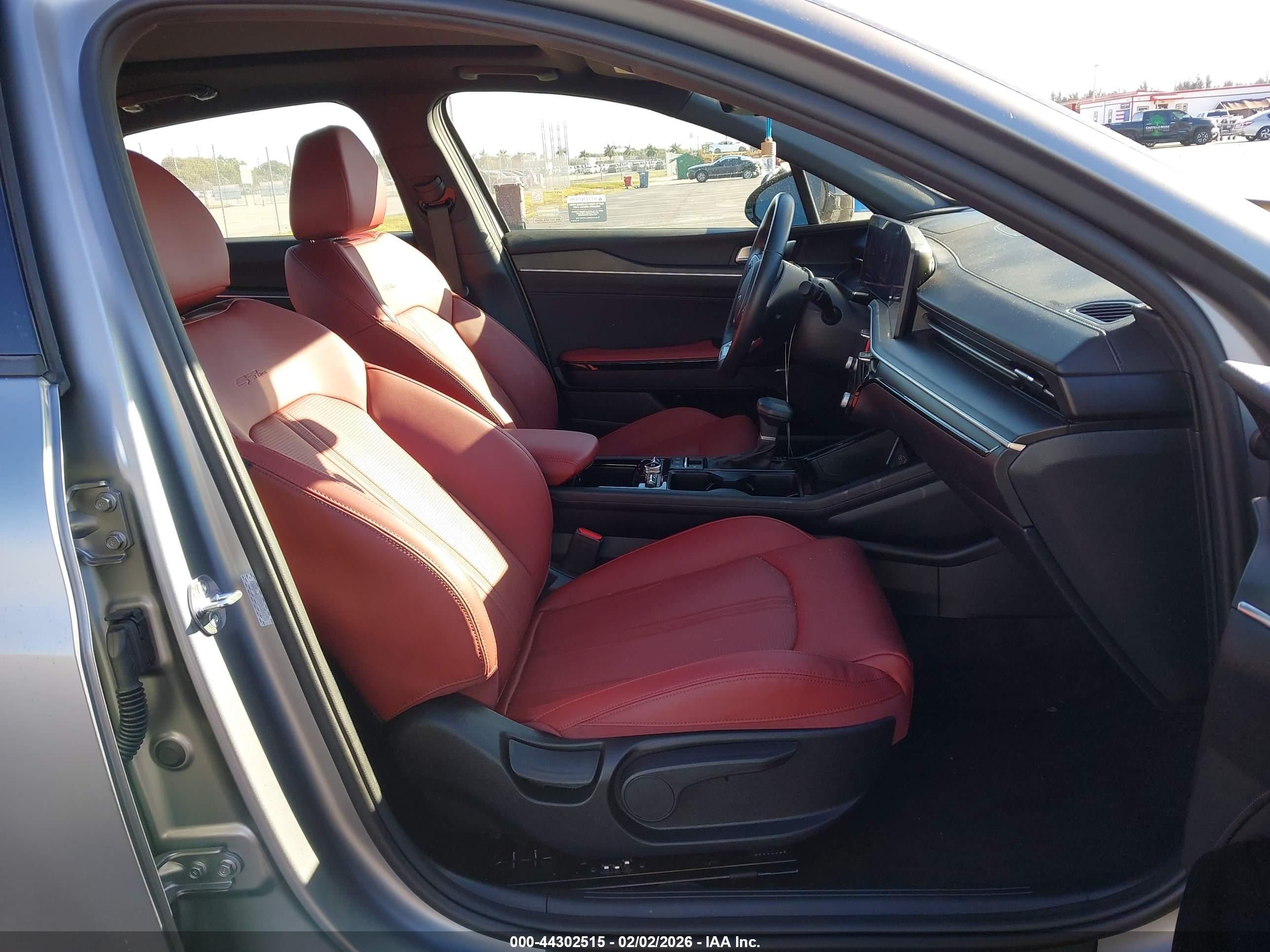 KIA K5 image 5