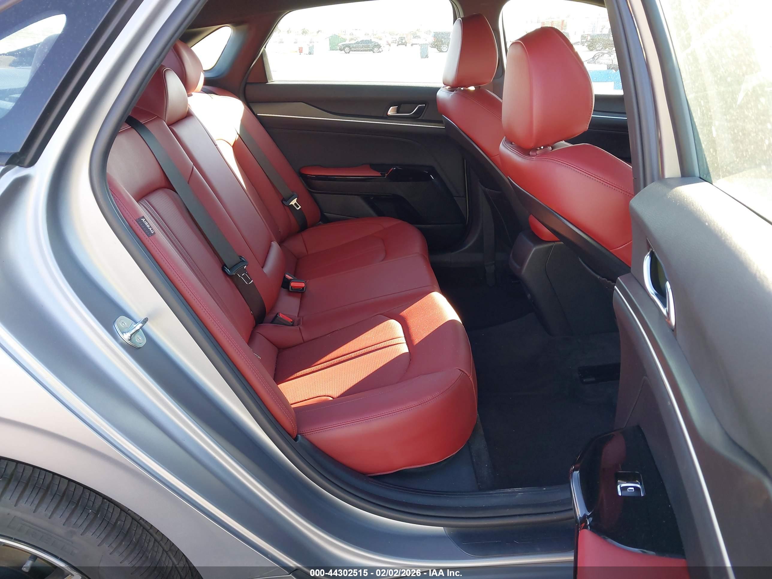 KIA K5 image 8