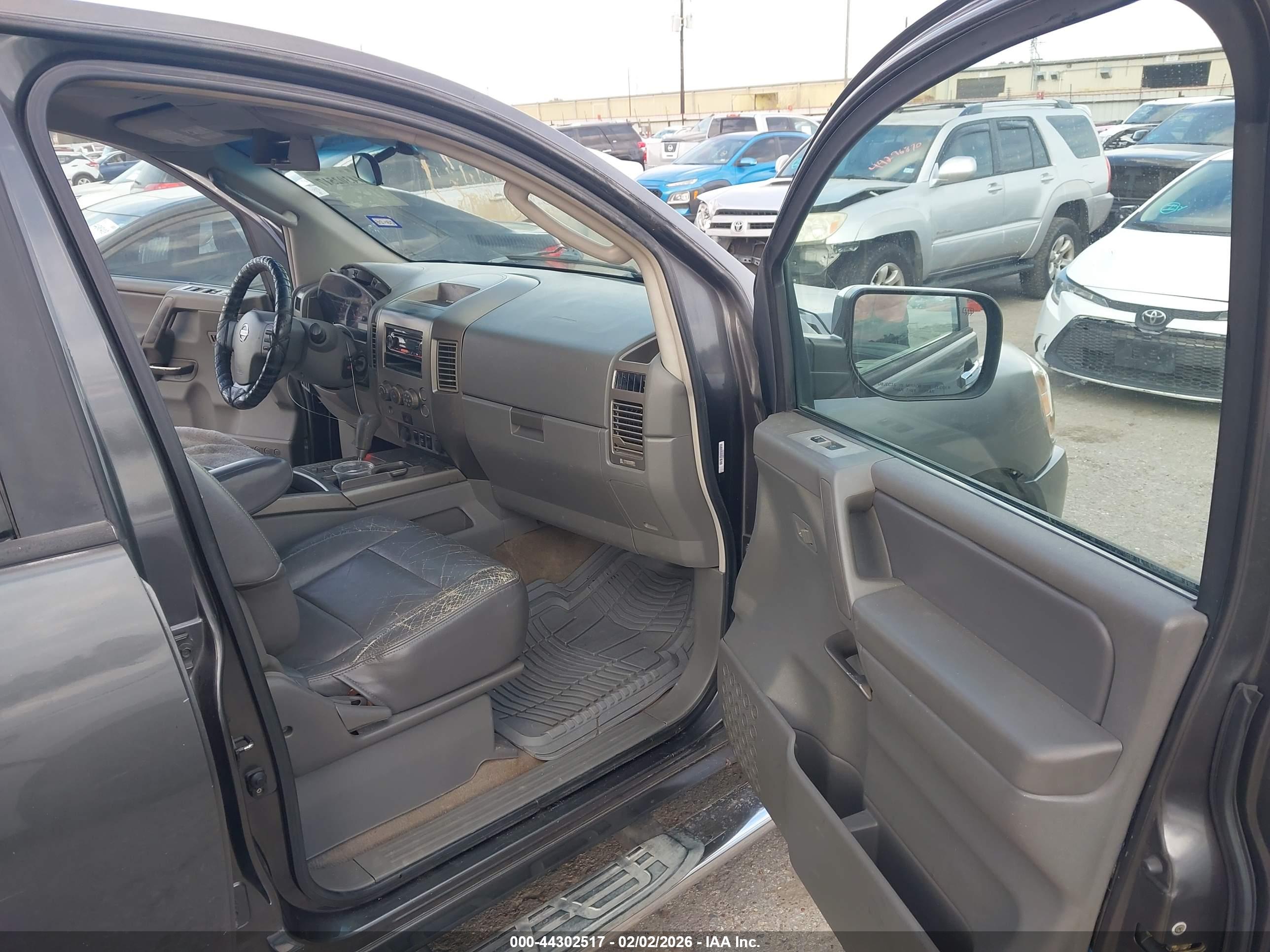 NISSAN TITAN image 5