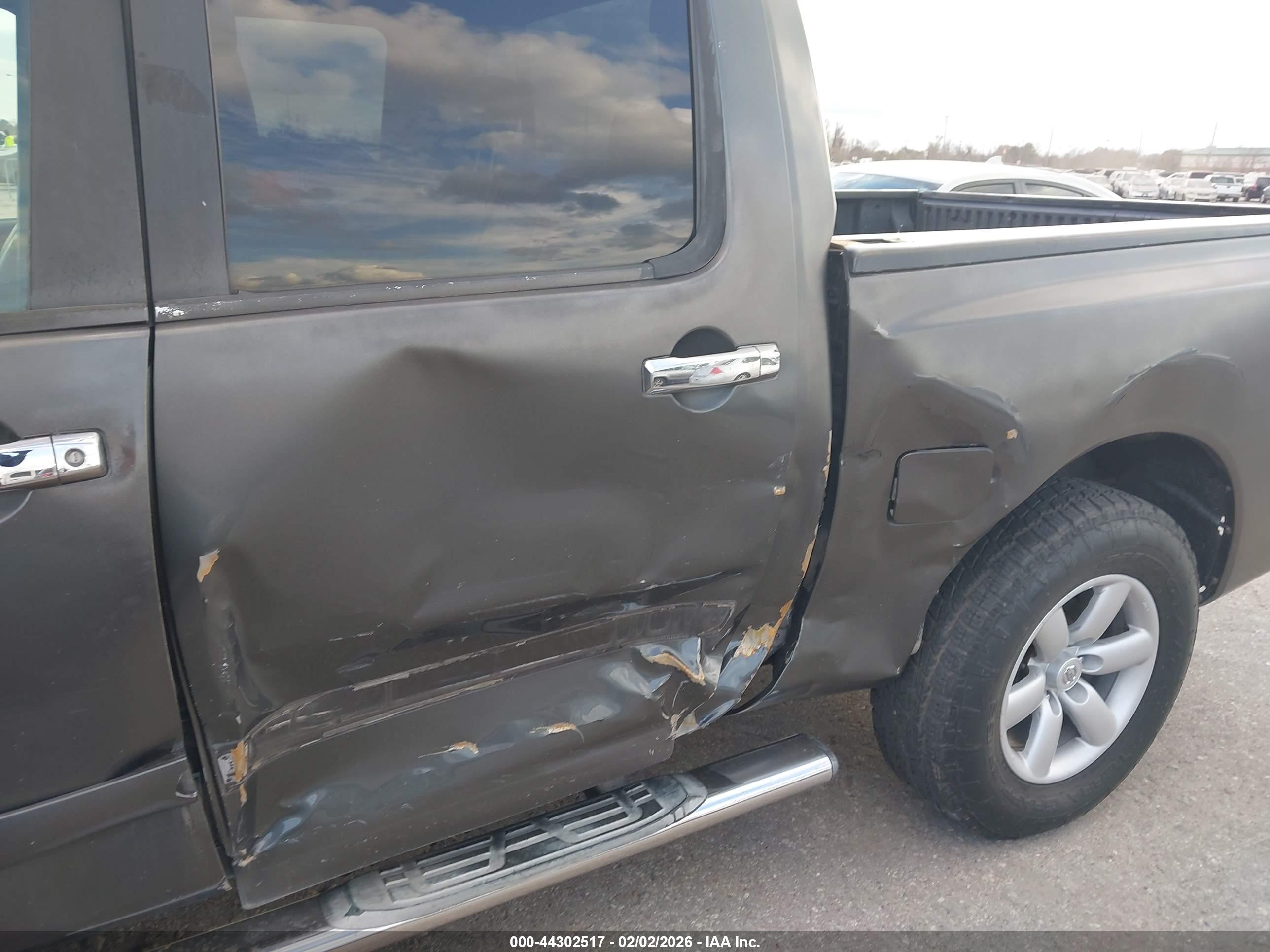 NISSAN TITAN image 6