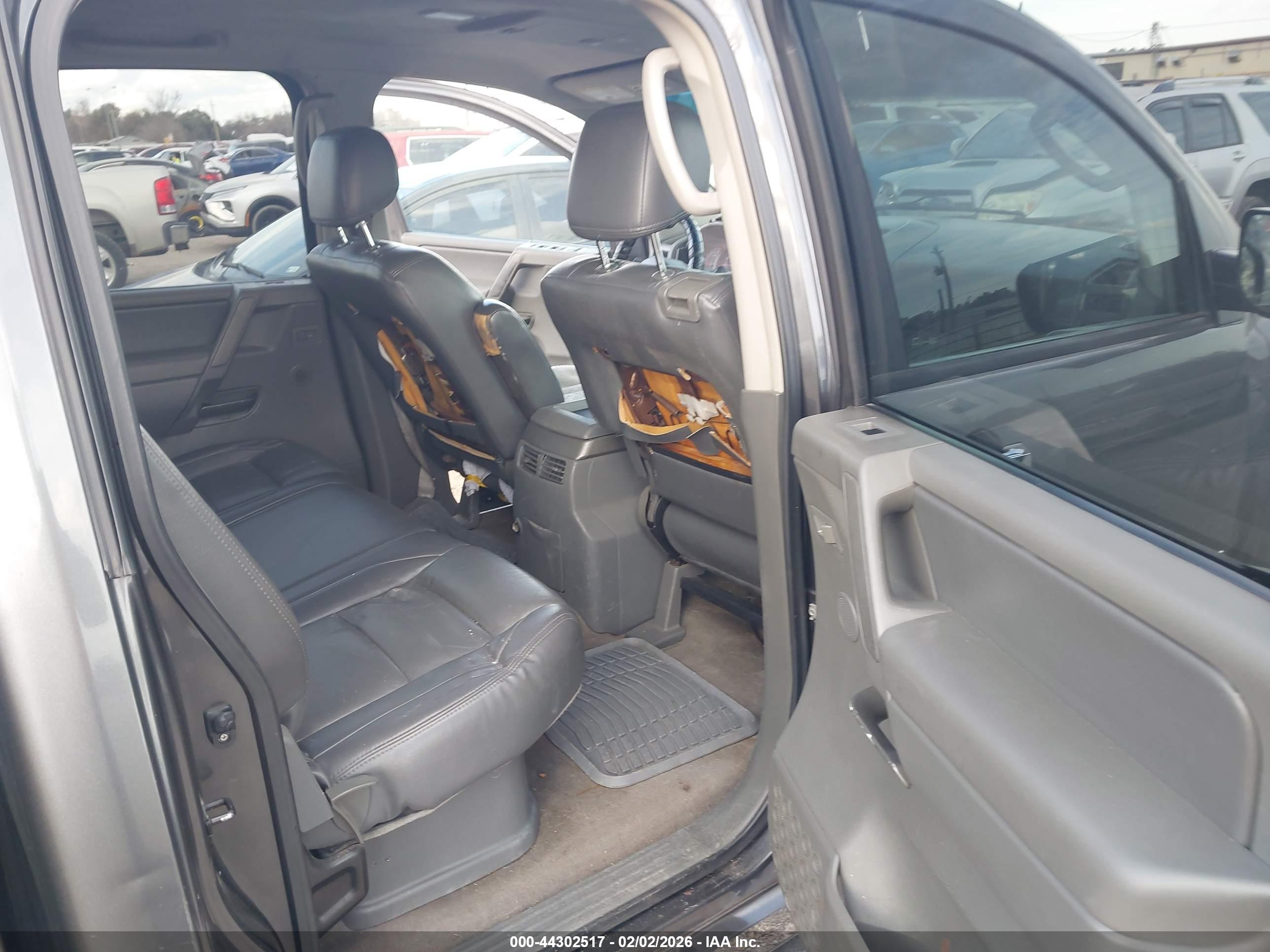 NISSAN TITAN image 8