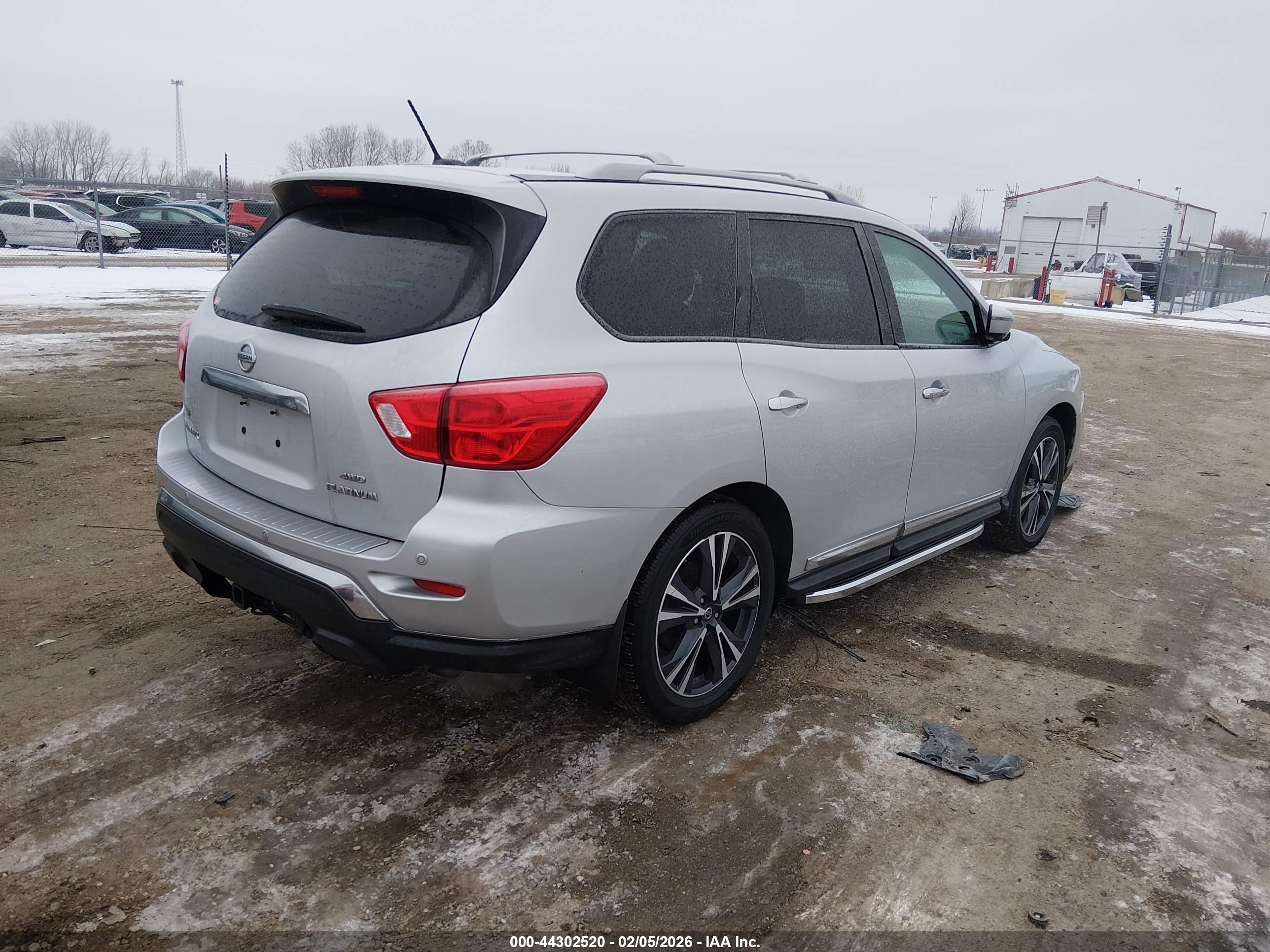 NISSAN PATHFINDER image 4
