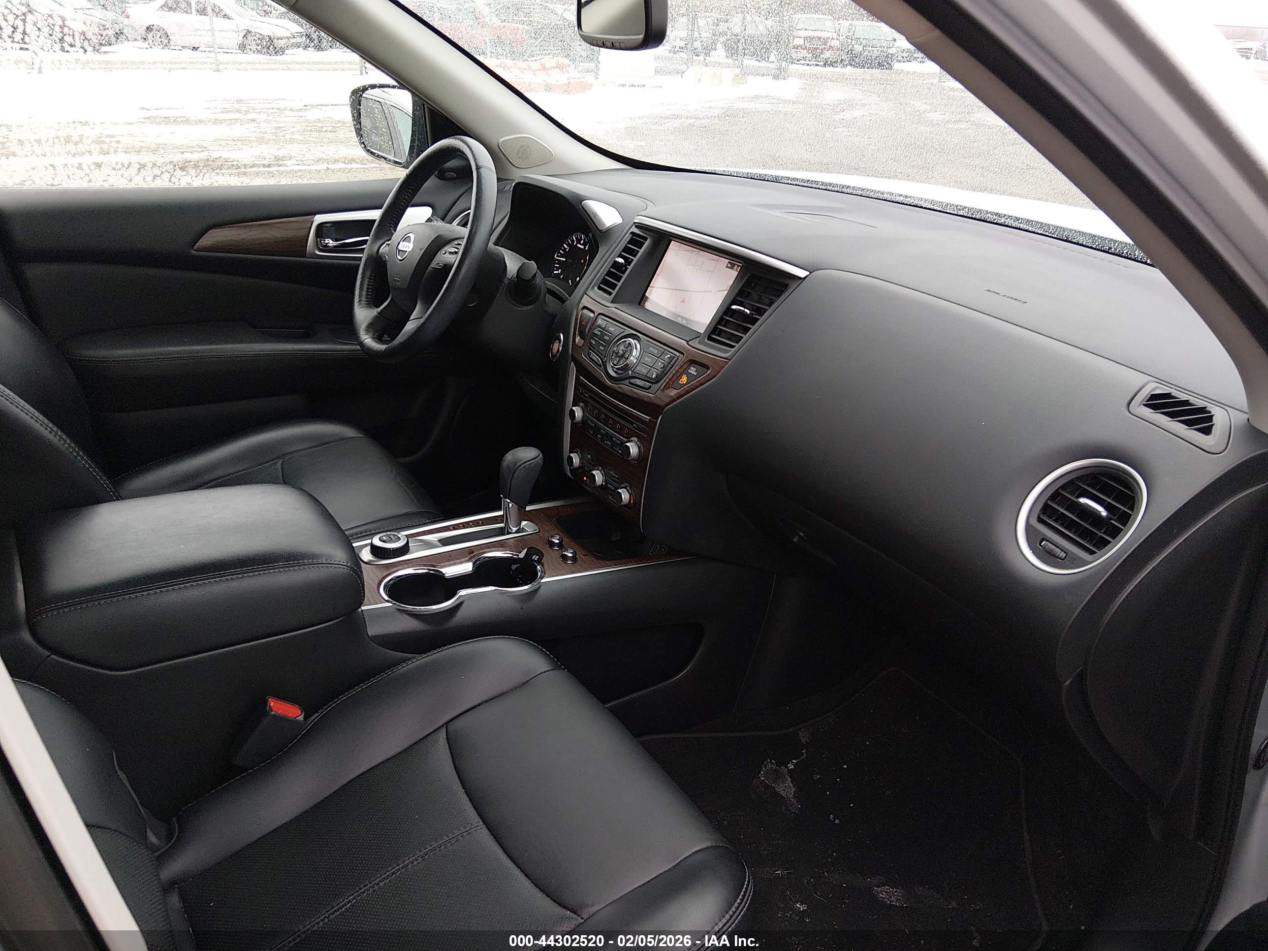 NISSAN PATHFINDER image 5