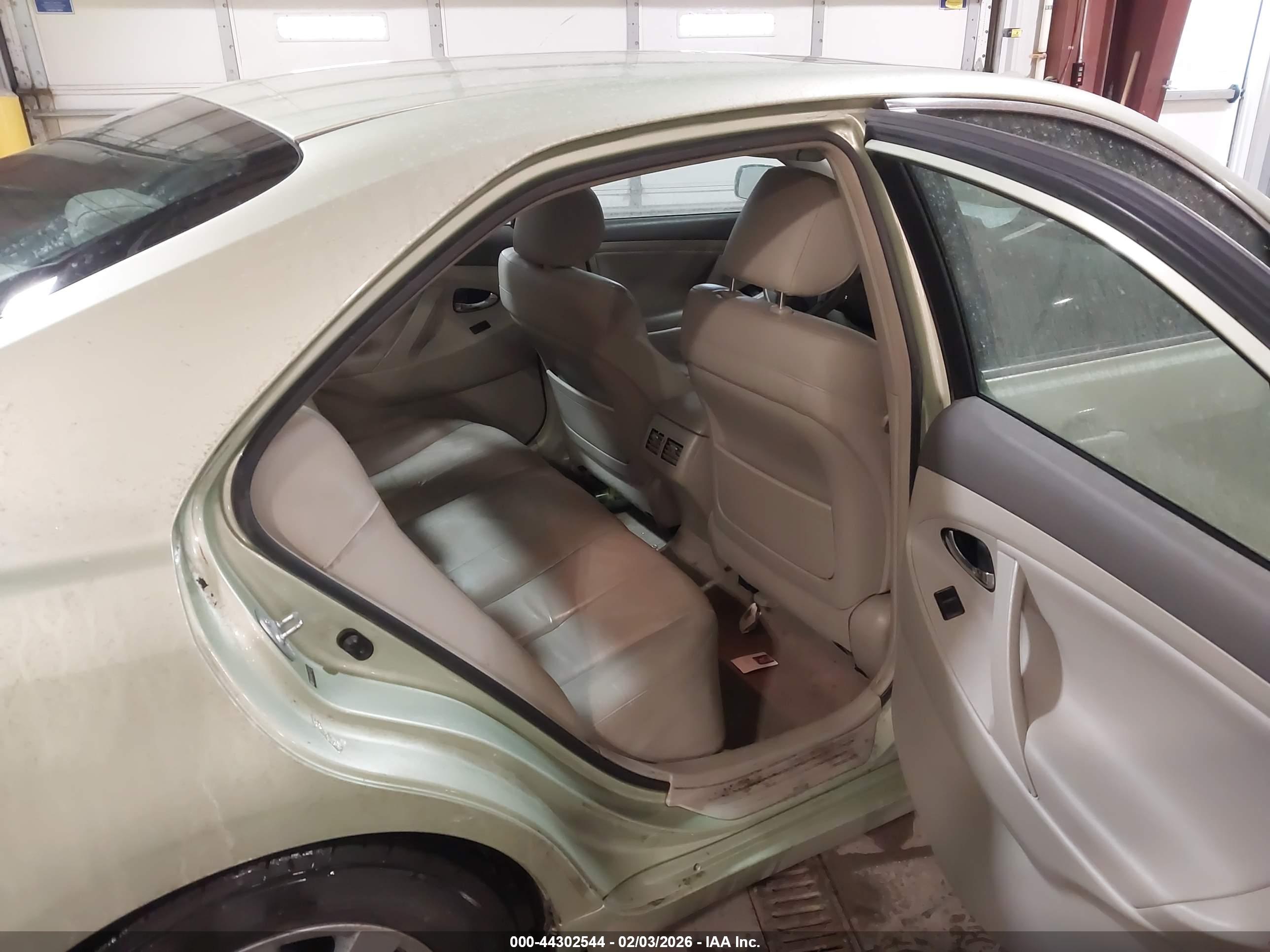 TOYOTA CAMRY image 8