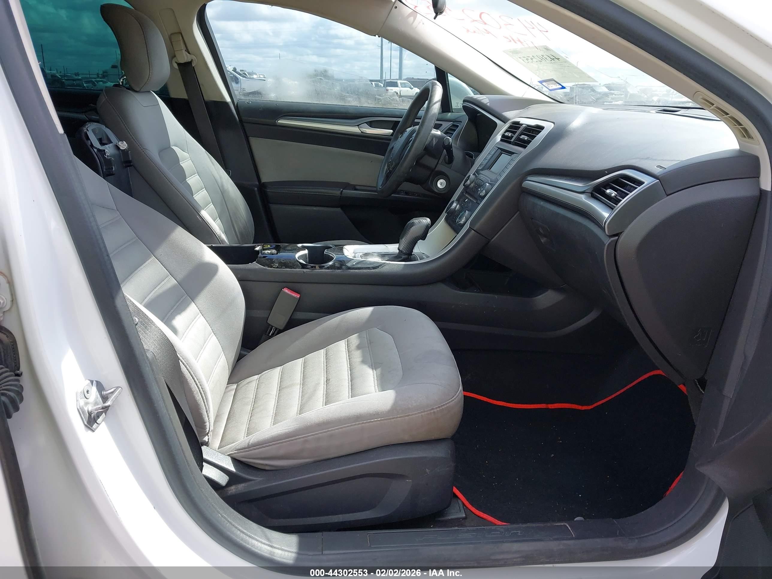 FORD FUSION image 5