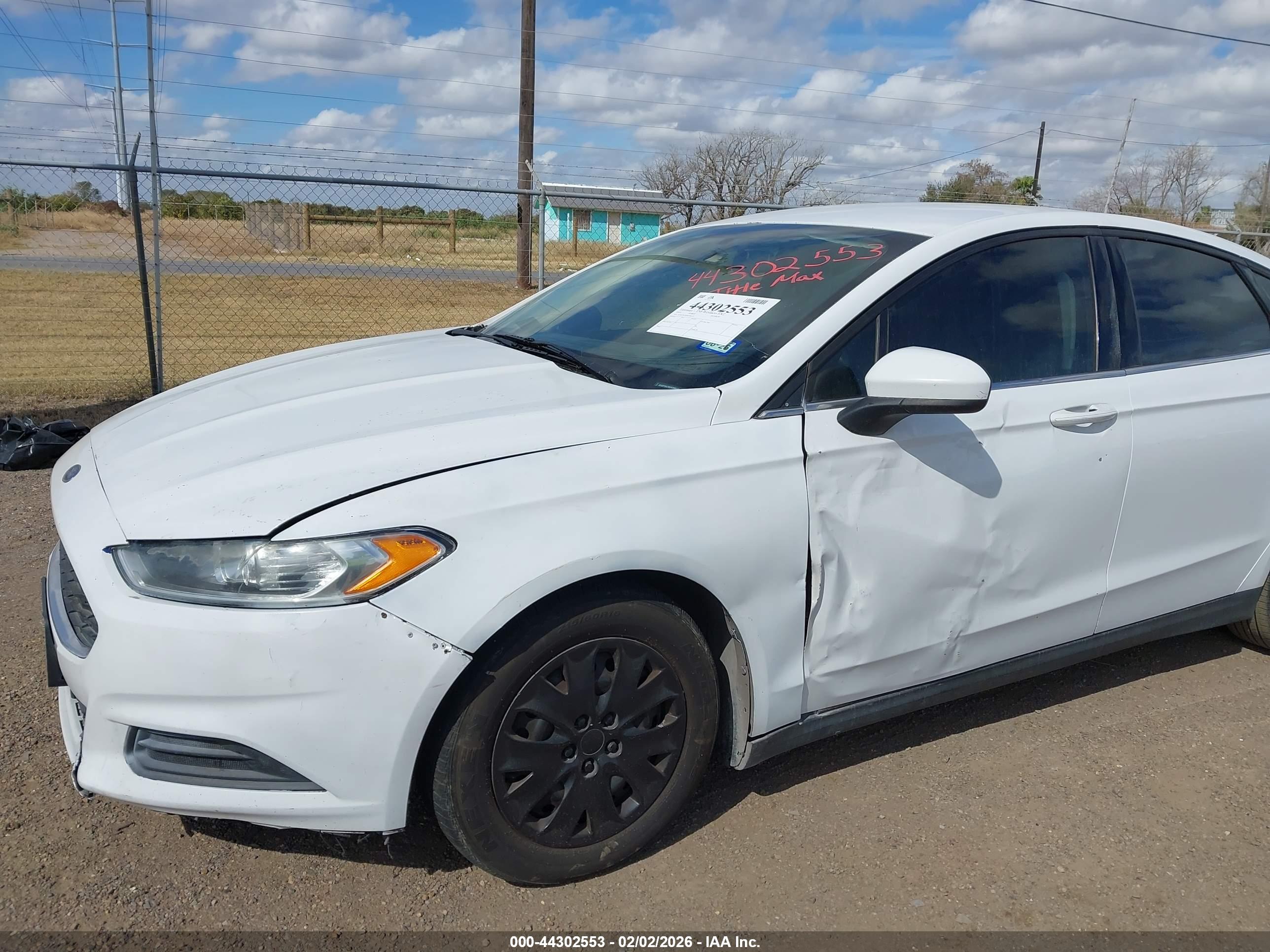FORD FUSION image 6