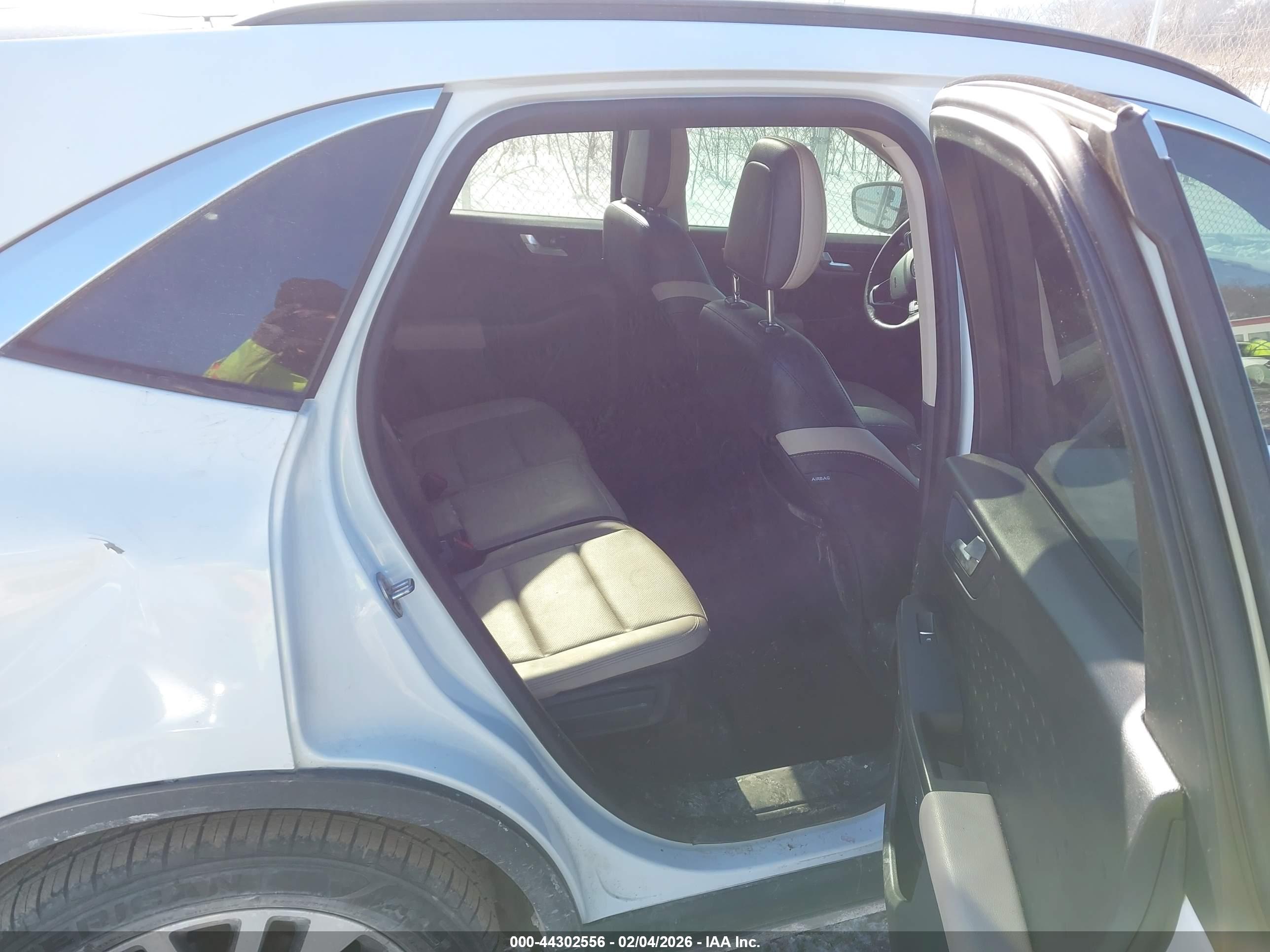 FORD ESCAPE image 8