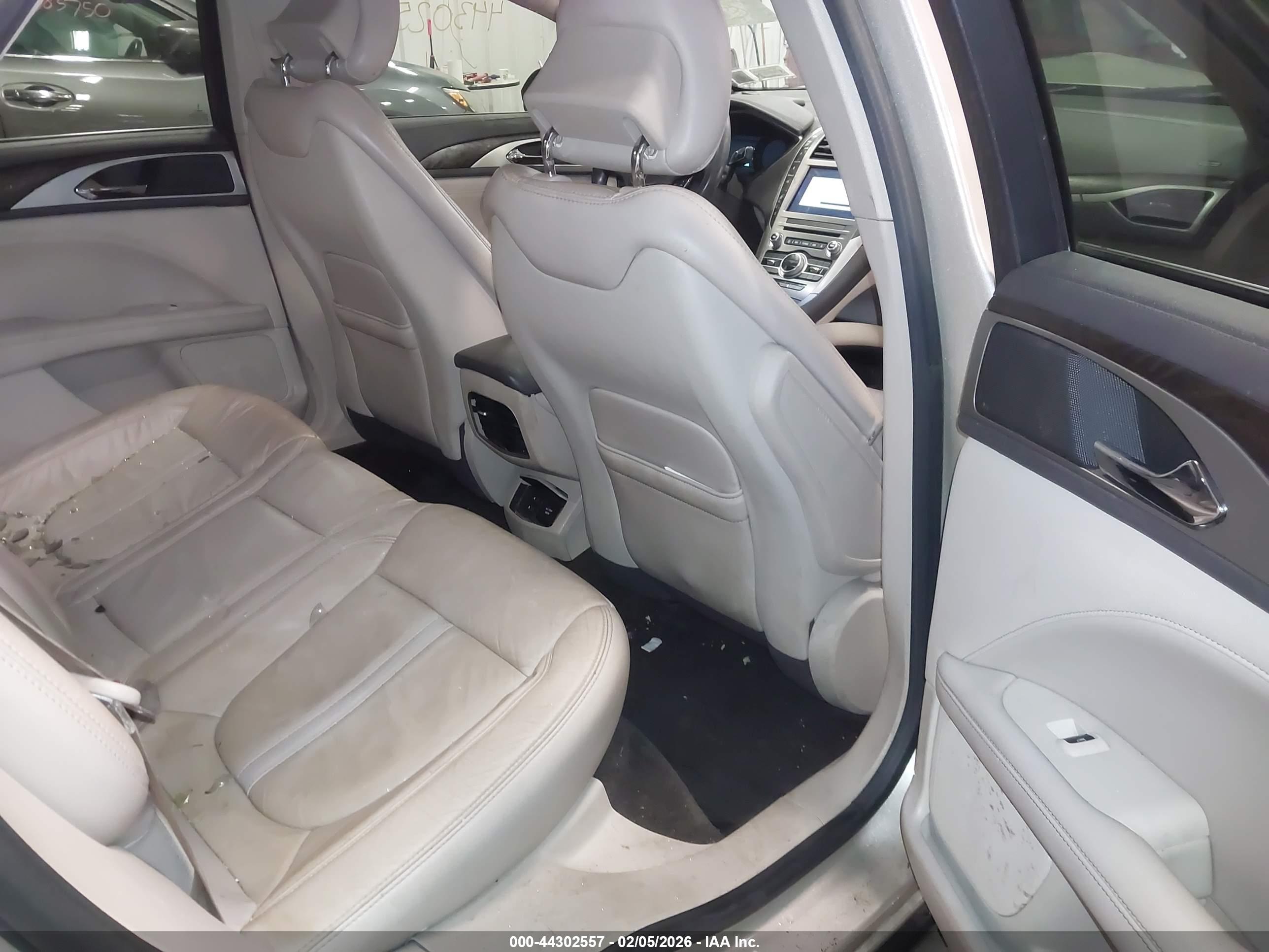 LINCOLN MKZ image 8
