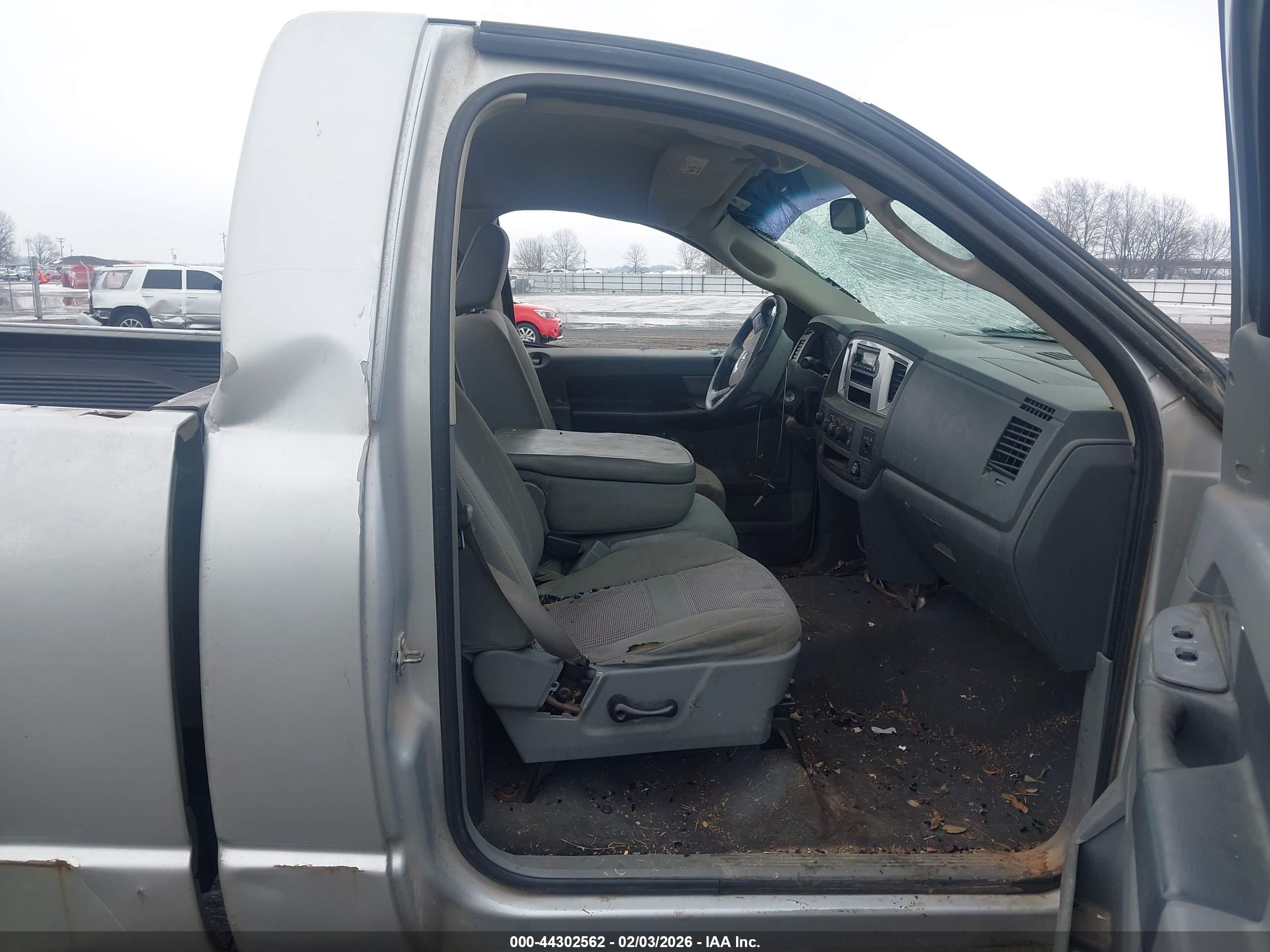 DODGE RAM image 5