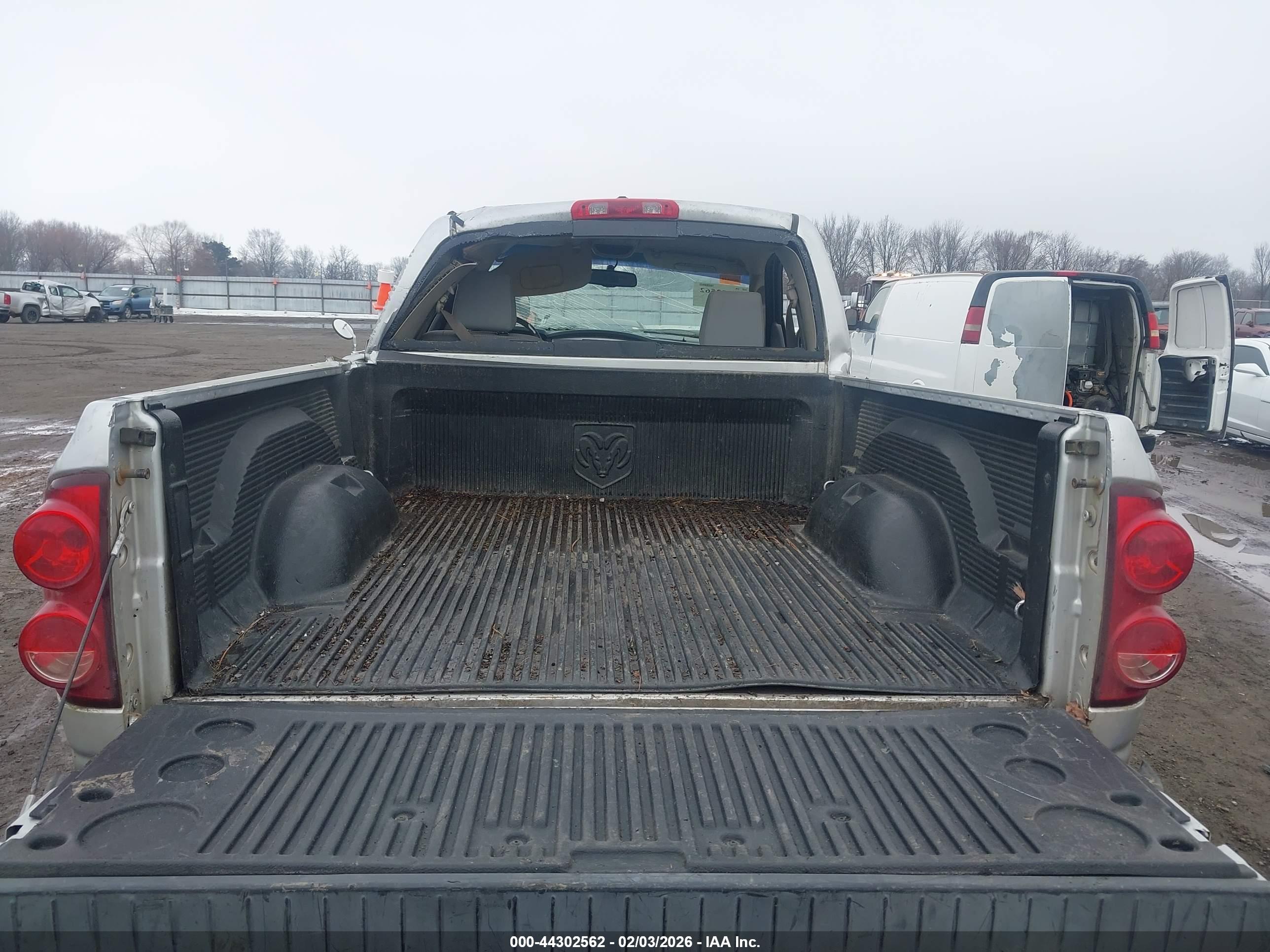 DODGE RAM image 8