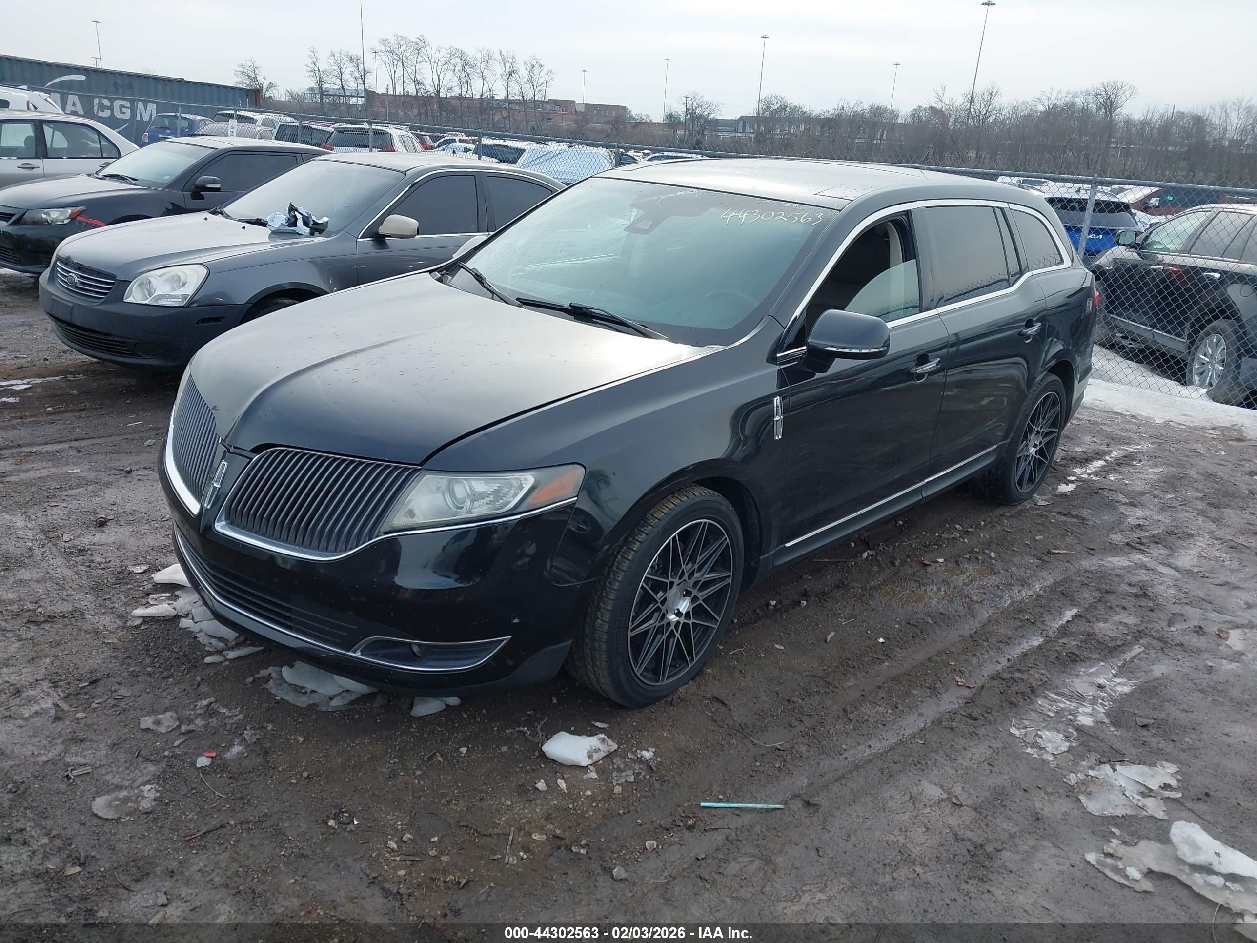 LINCOLN MKT image 2