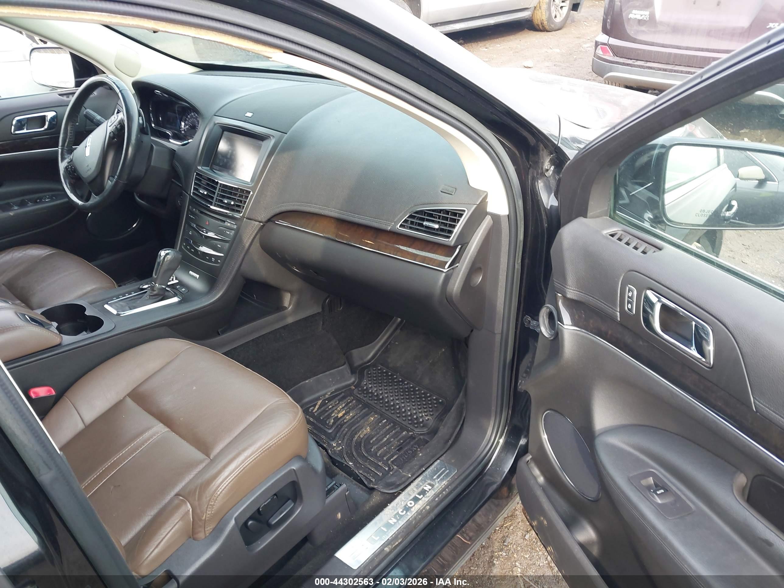 LINCOLN MKT image 5