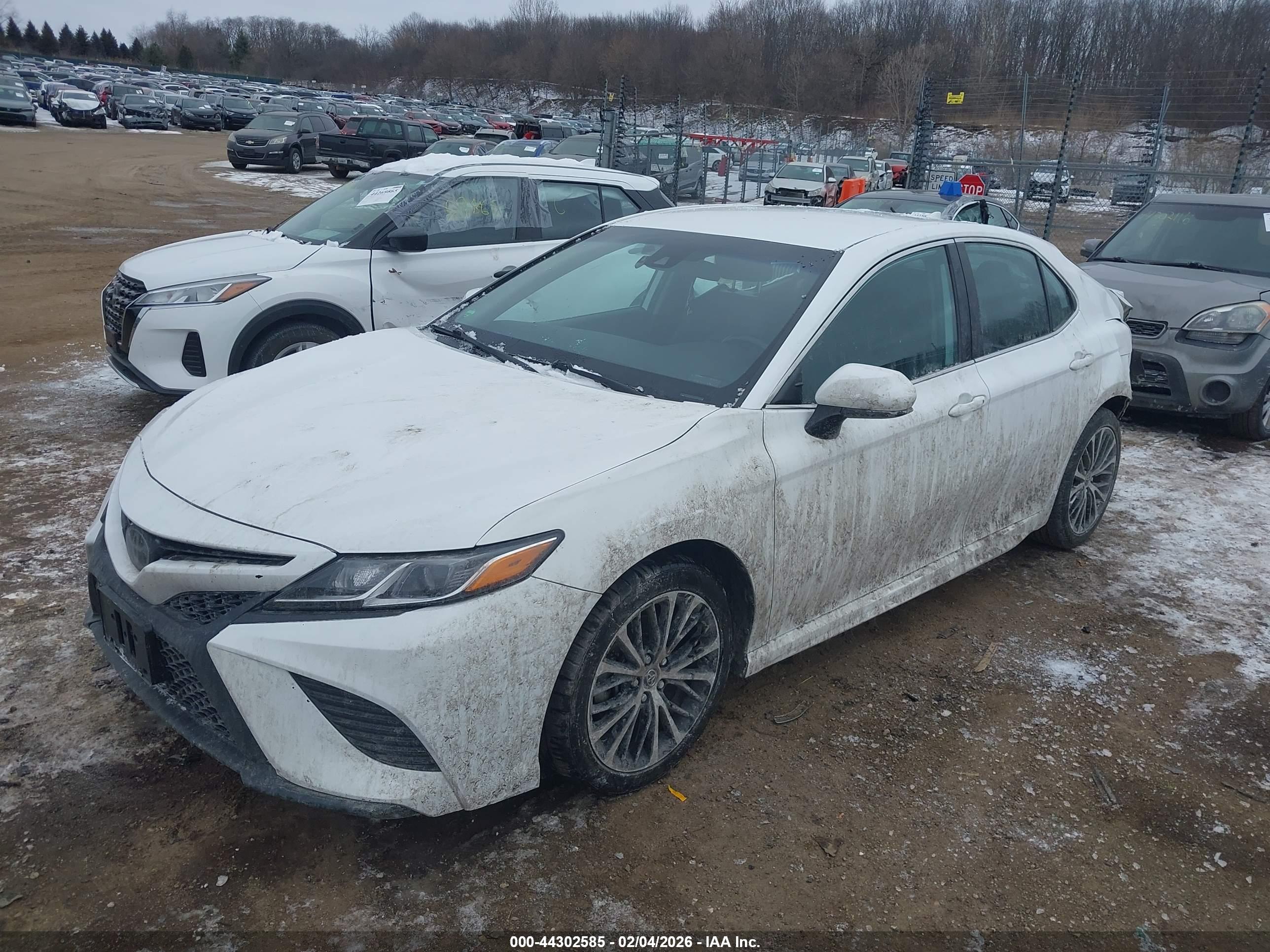 TOYOTA CAMRY image 2