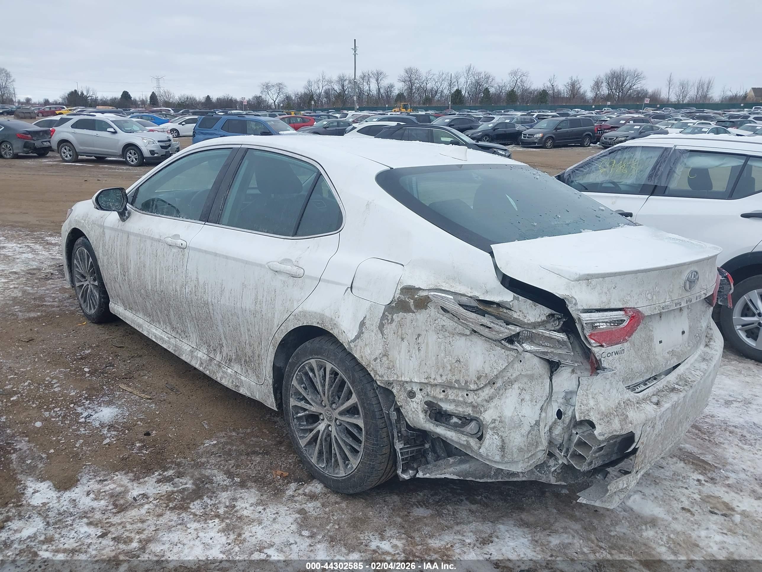 TOYOTA CAMRY image 3