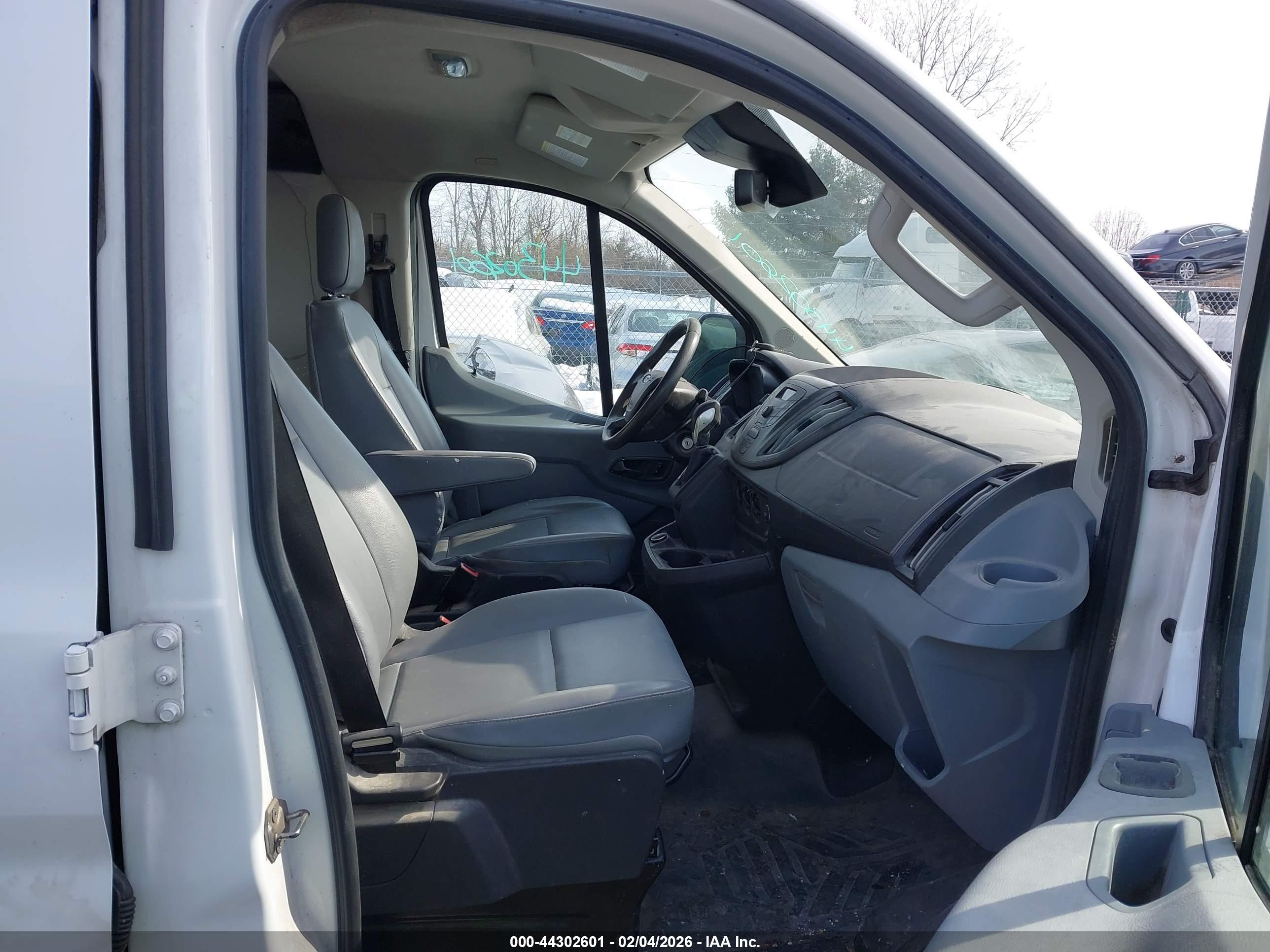 FORD TRANSIT-250 image 5