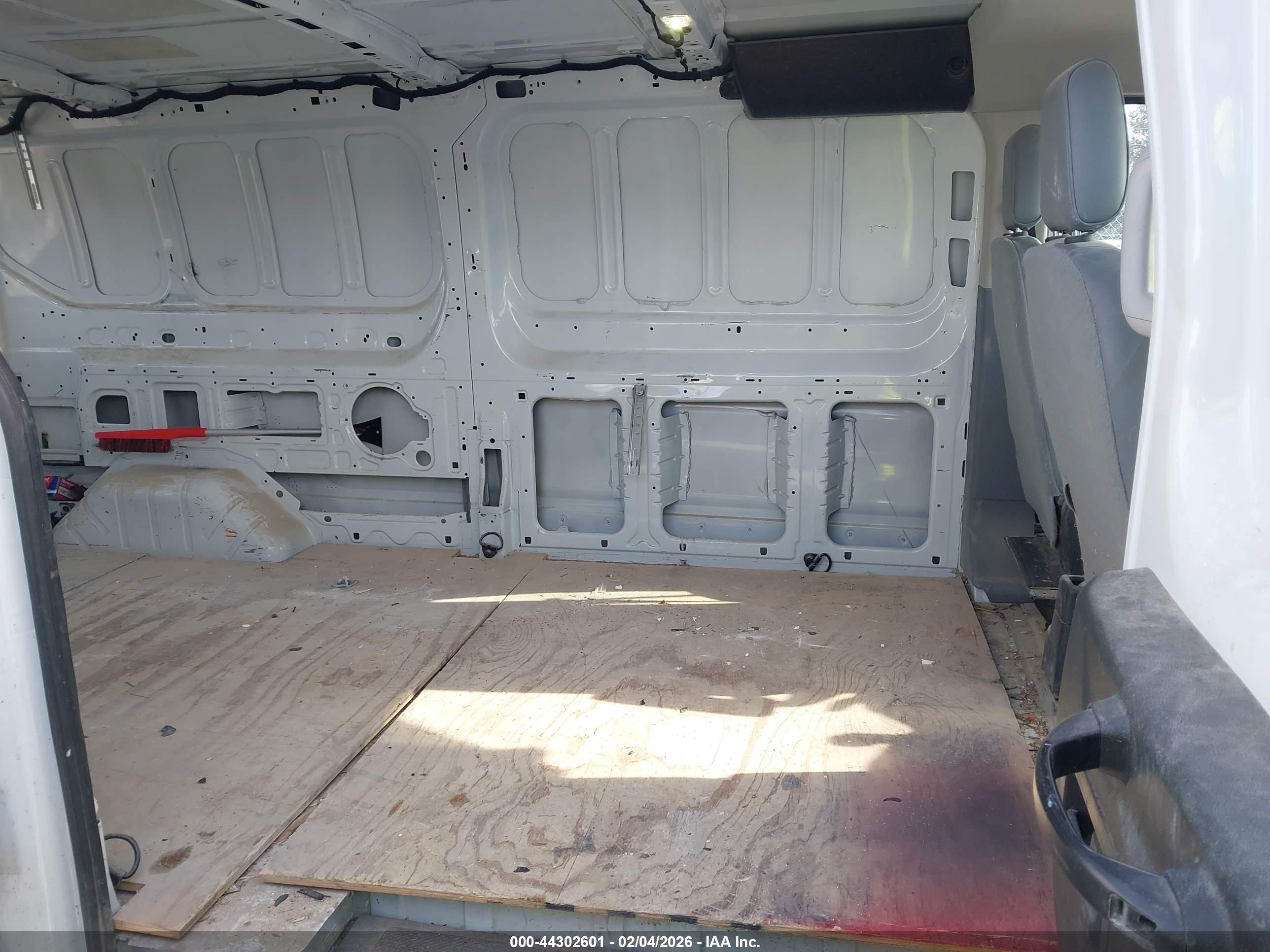 FORD TRANSIT-250 image 8