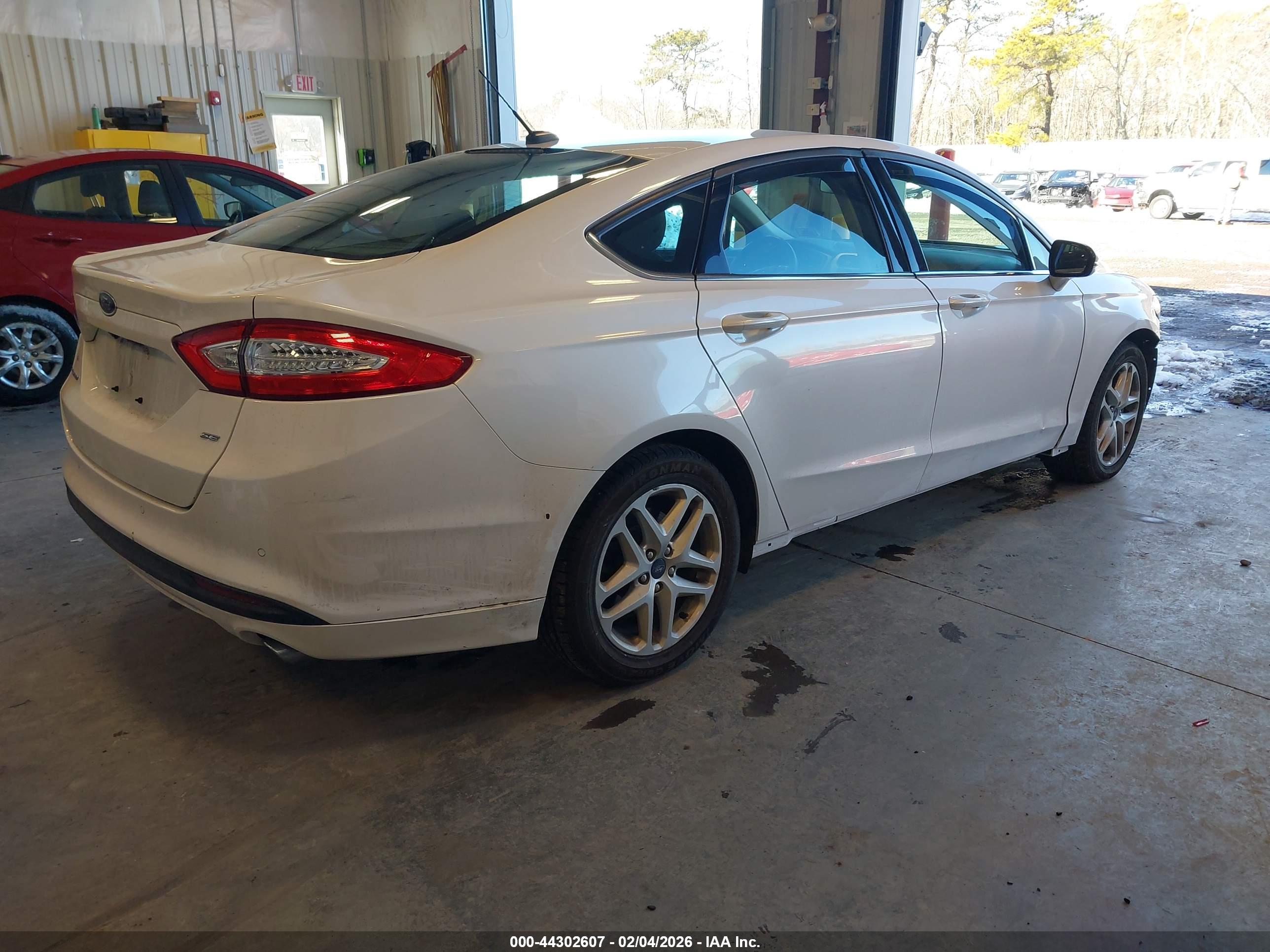 FORD FUSION image 4