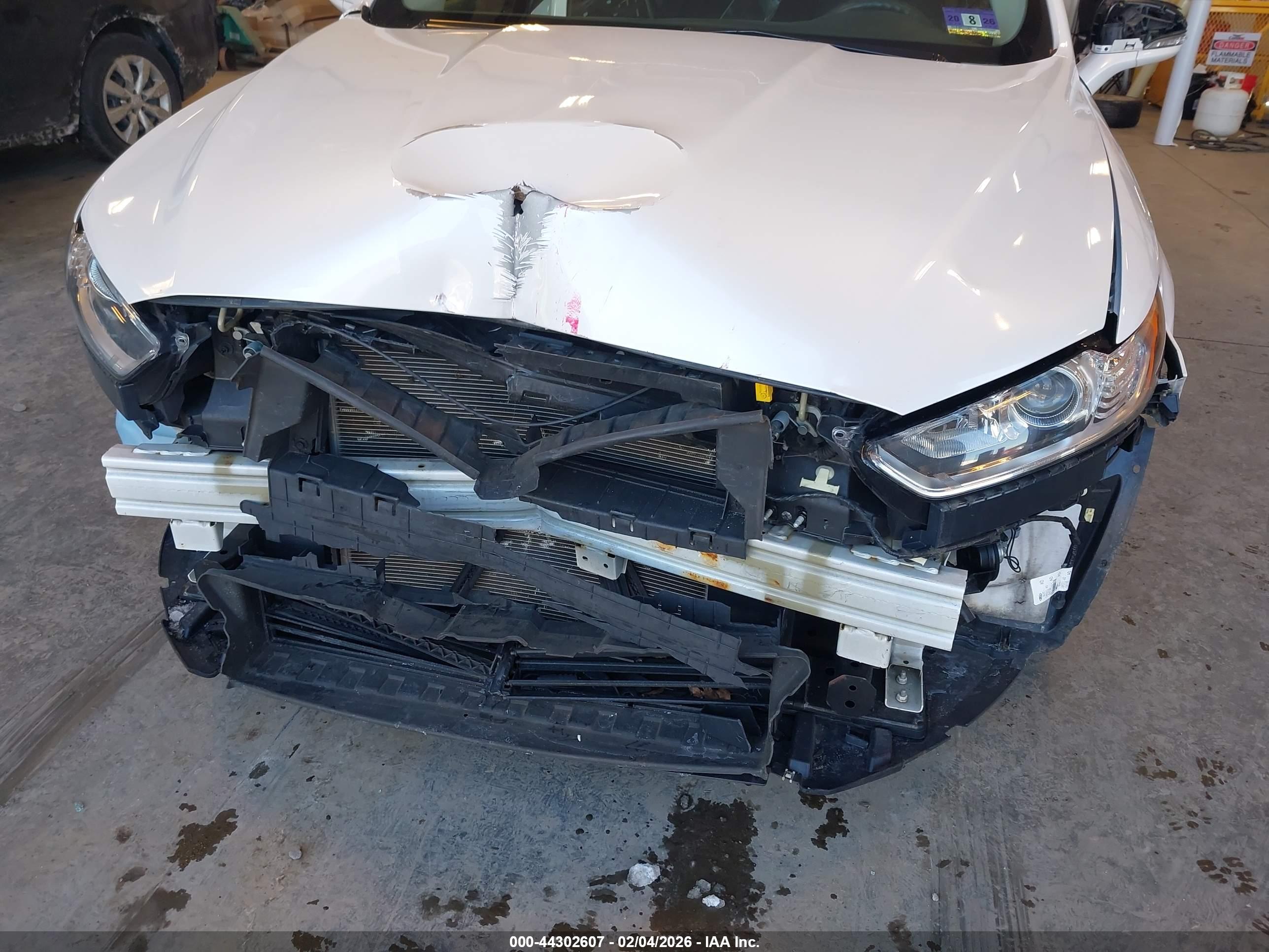 FORD FUSION image 6