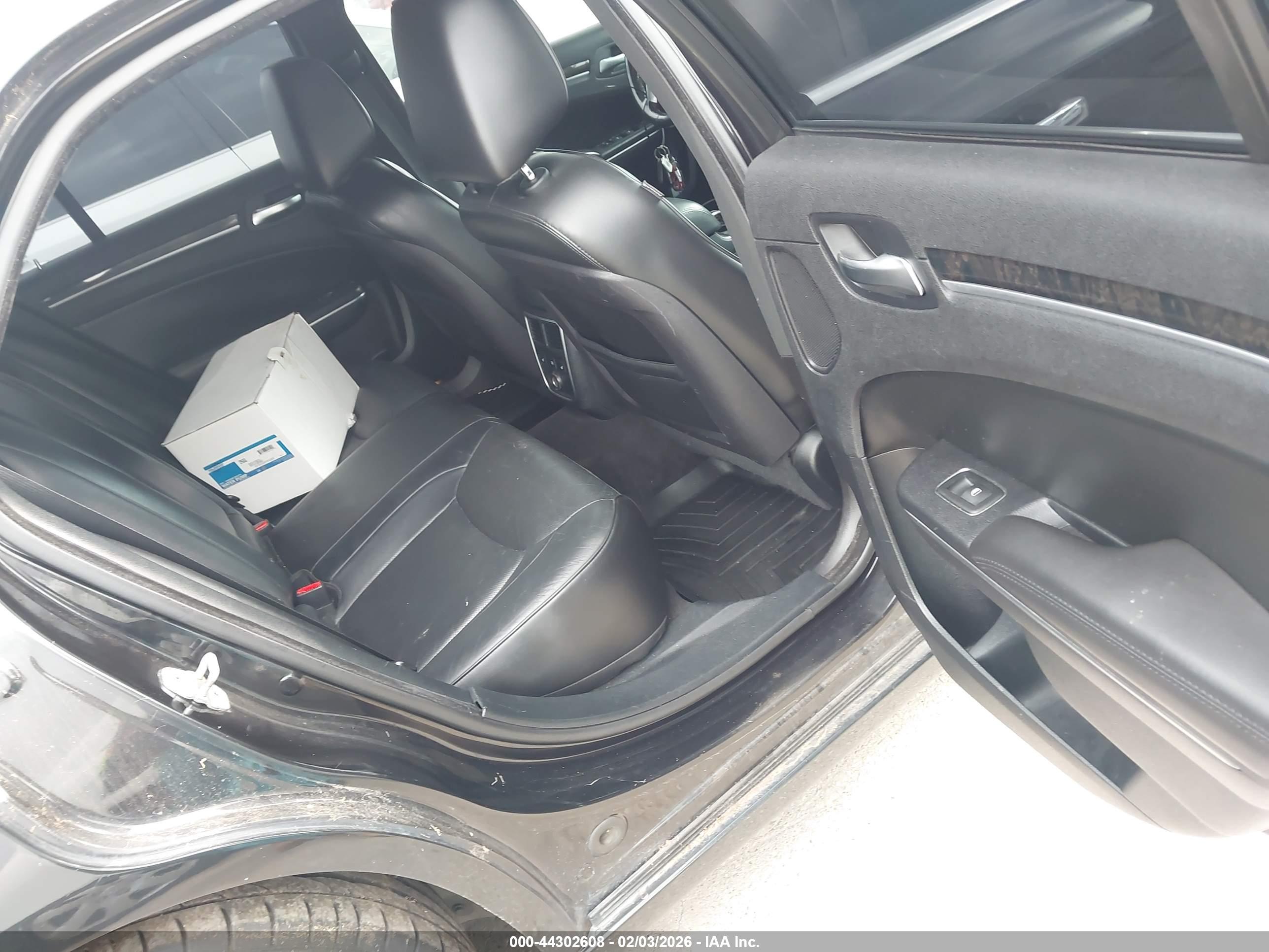 CHRYSLER 300C image 8