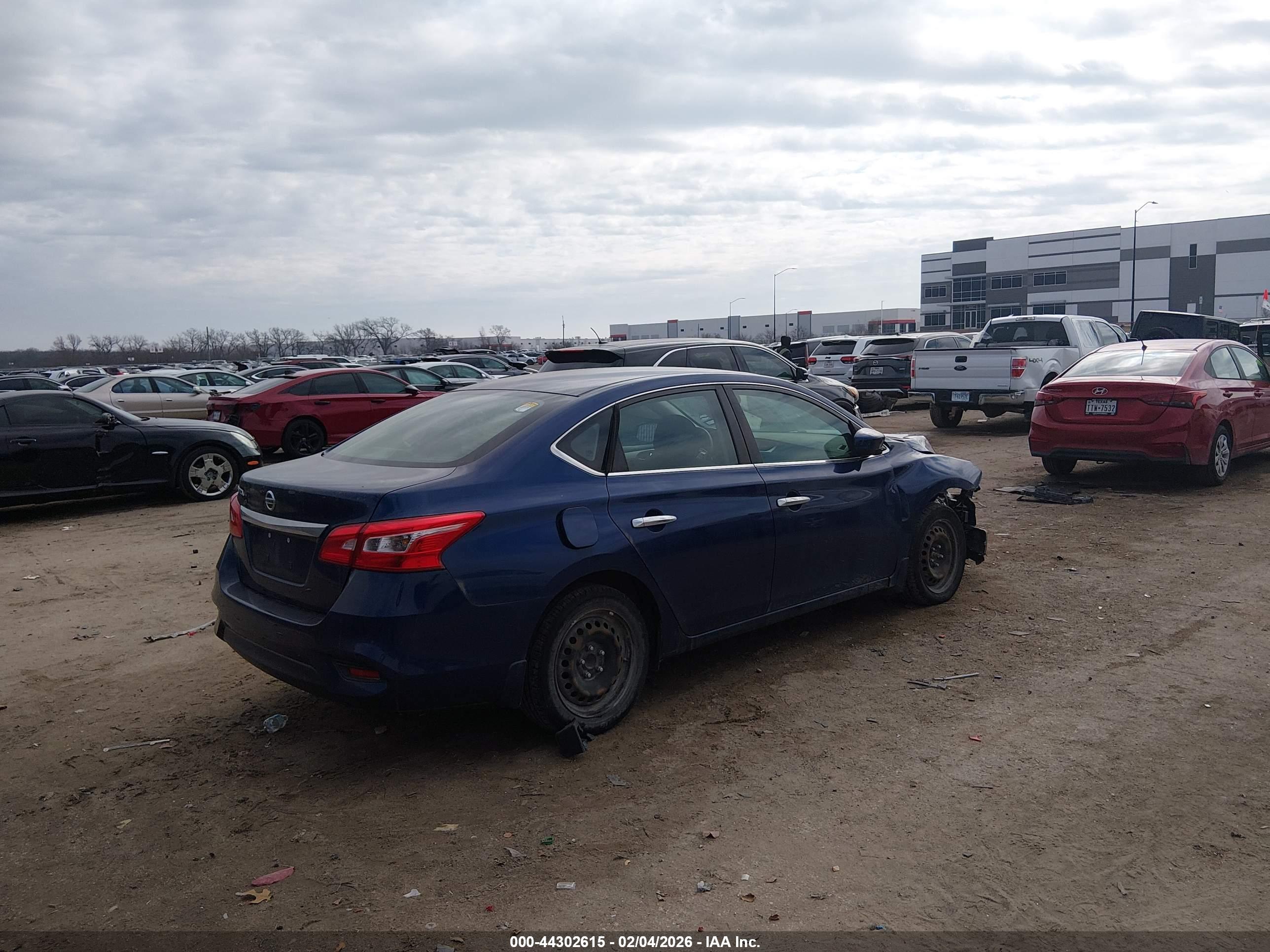 NISSAN SENTRA image 4
