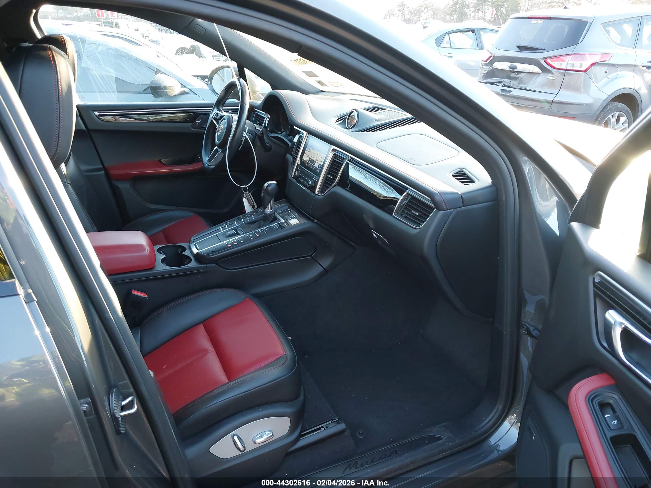 PORSCHE MACAN image 5