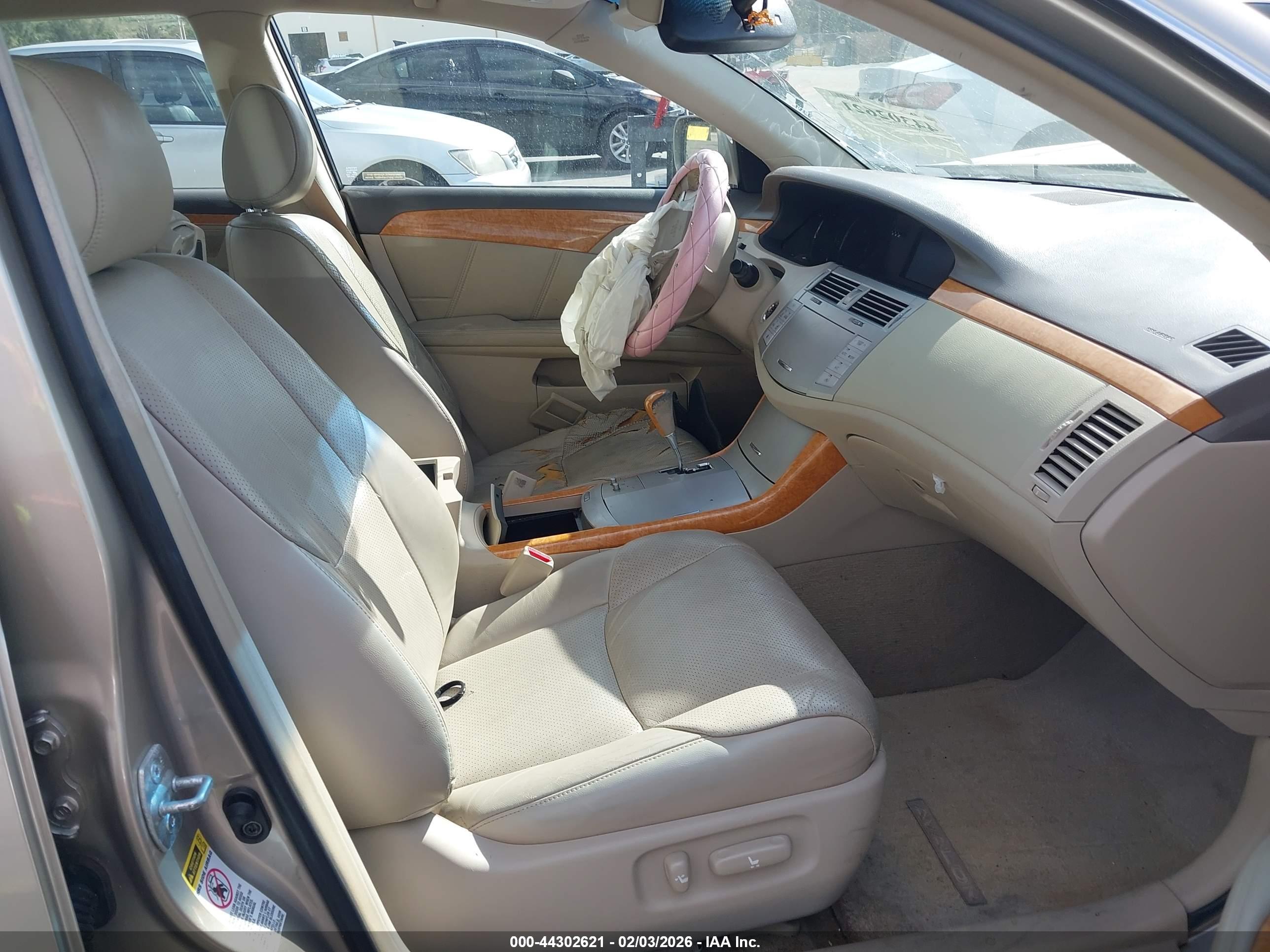 TOYOTA AVALON image 5