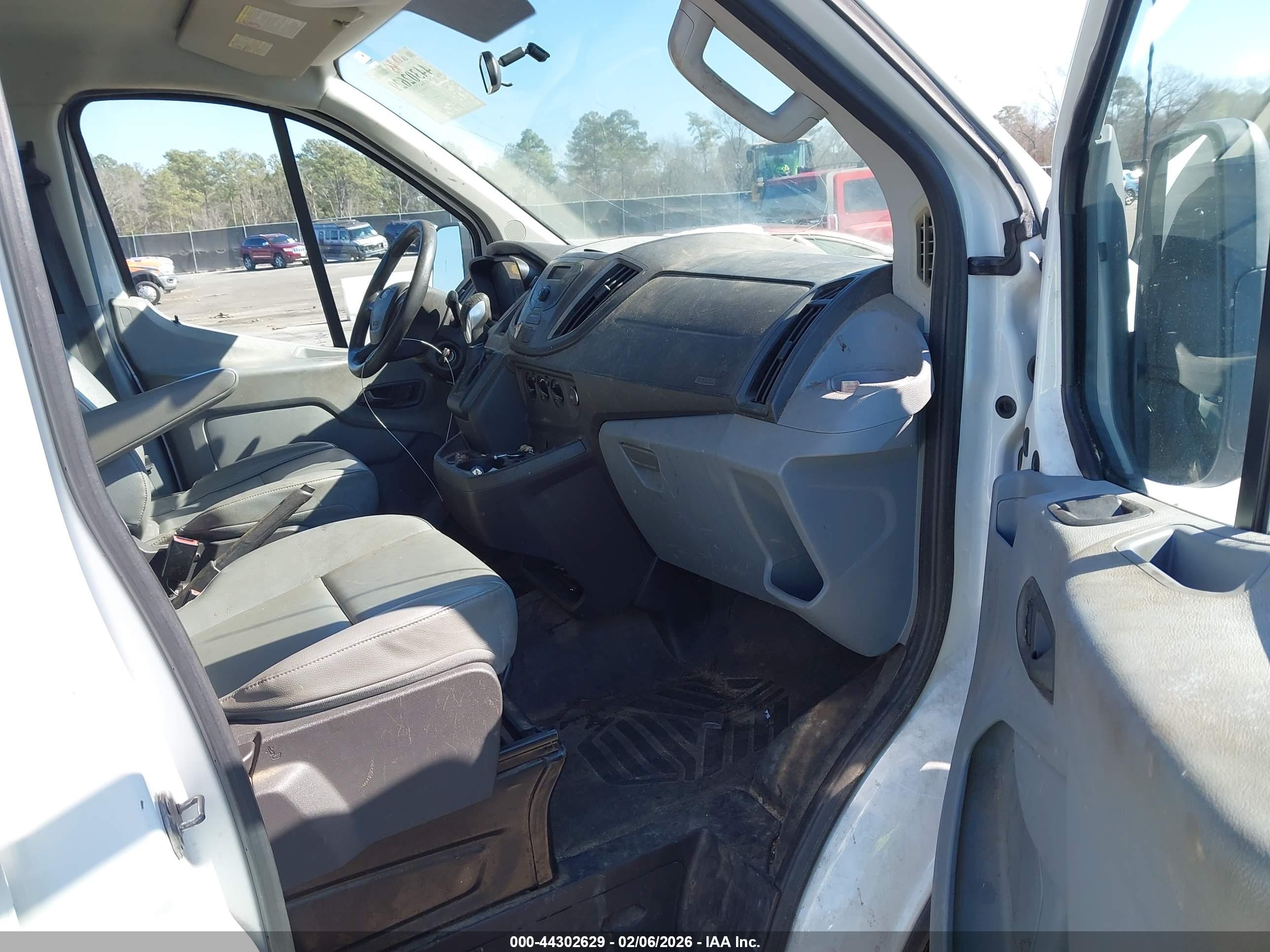 FORD TRANSIT-150 image 5