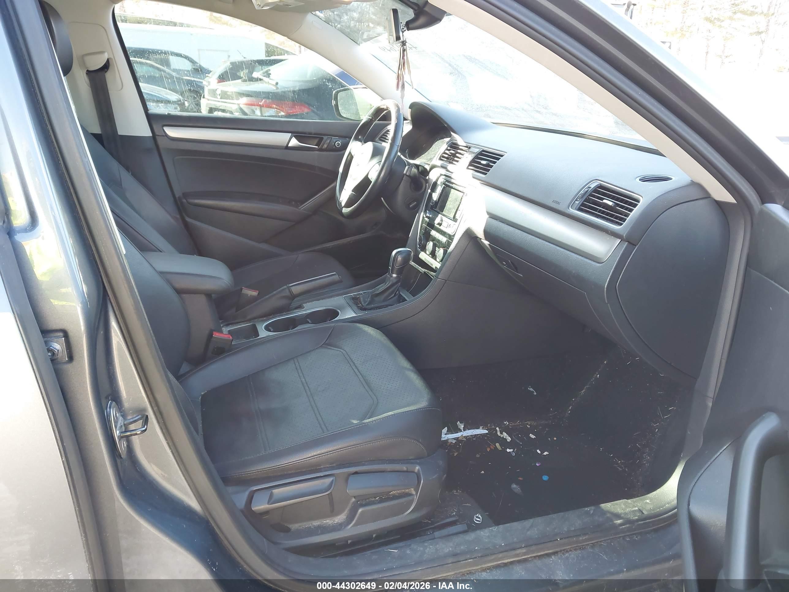 VOLKSWAGEN PASSAT image 5
