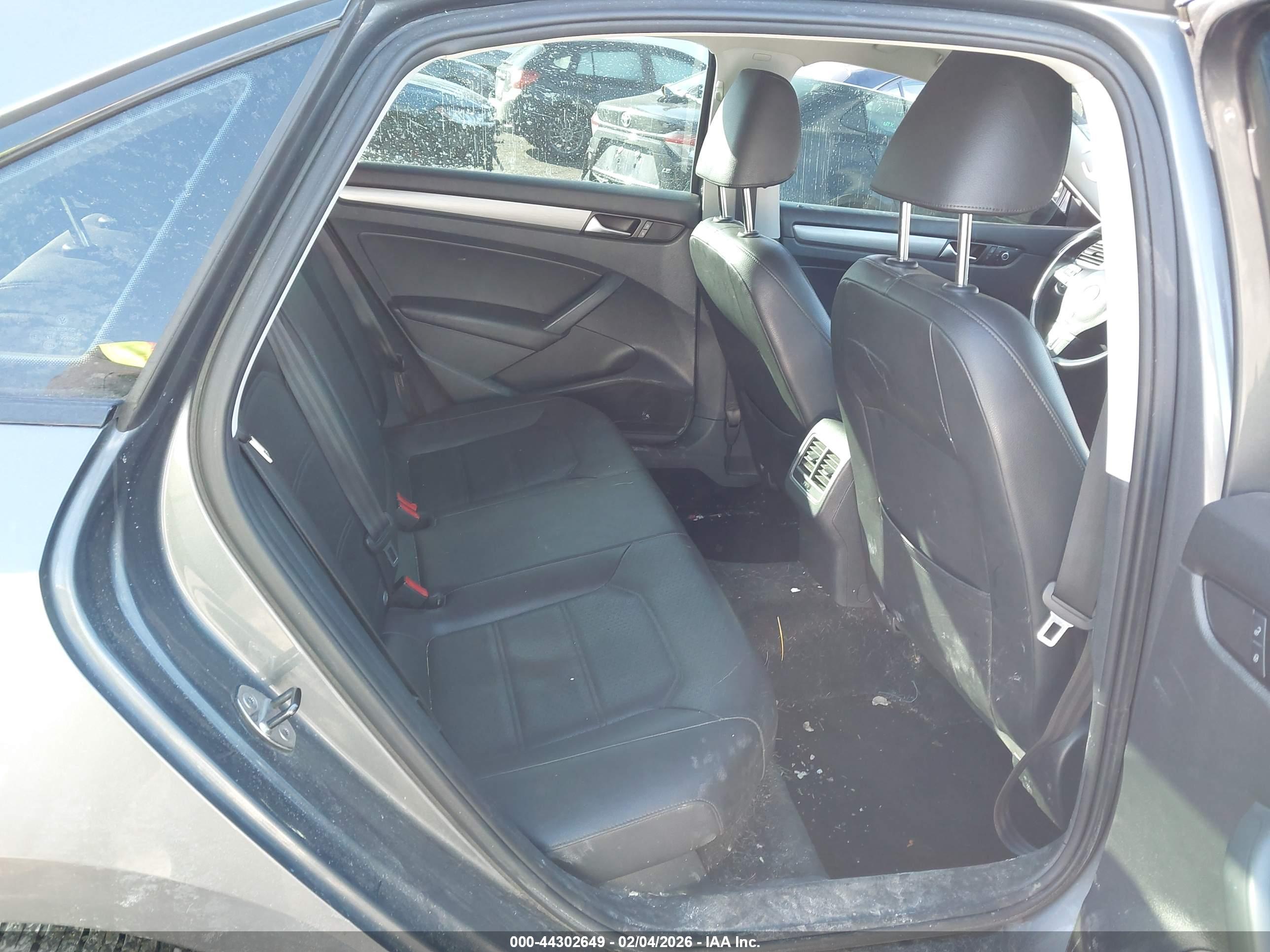 VOLKSWAGEN PASSAT image 8