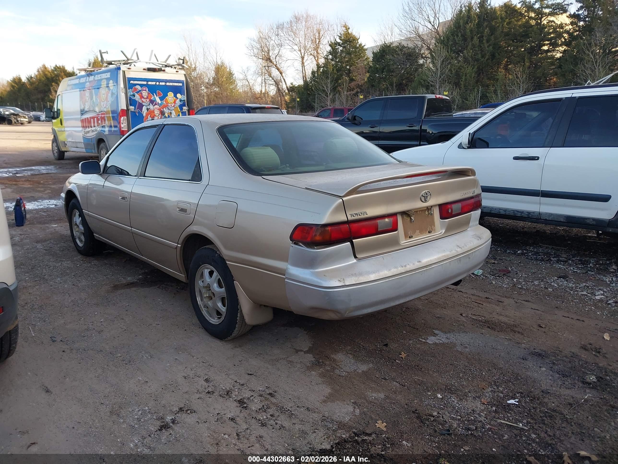 TOYOTA CAMRY image 3