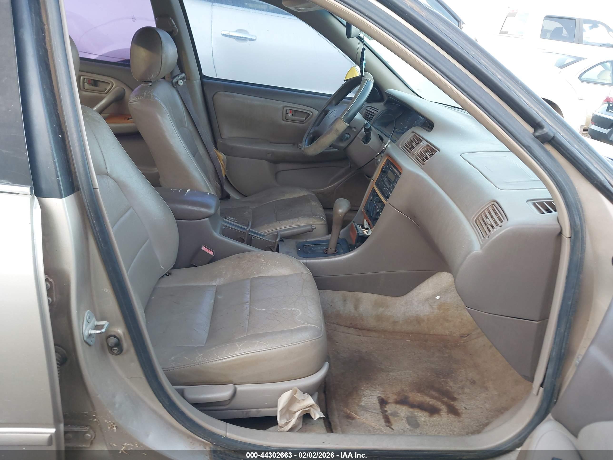 TOYOTA CAMRY image 5