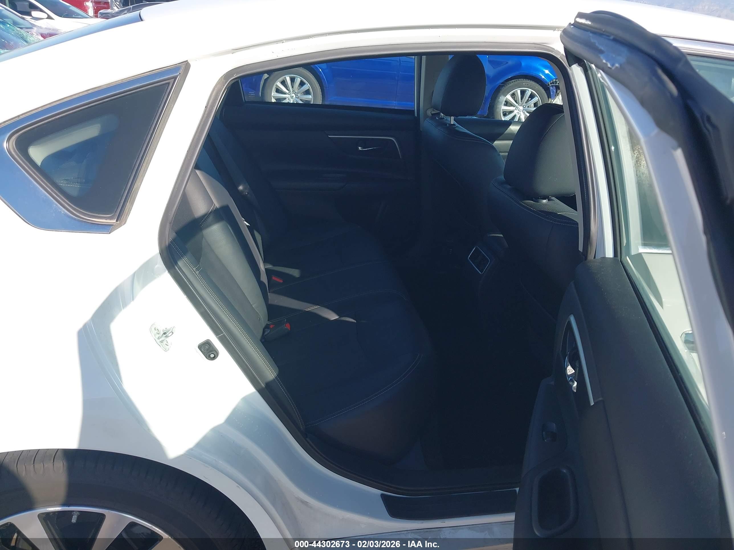 NISSAN ALTIMA image 8