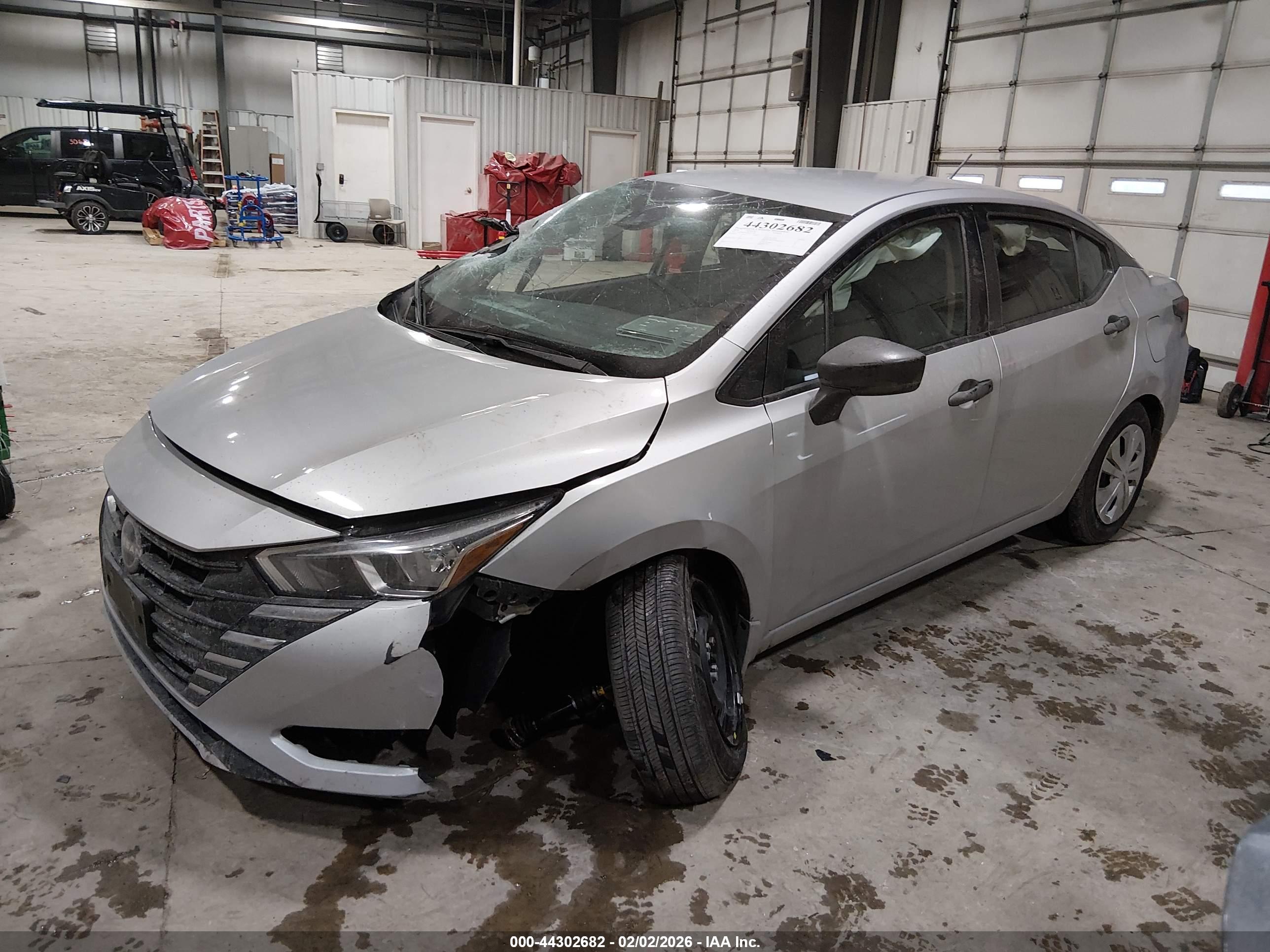 NISSAN VERSA image 2