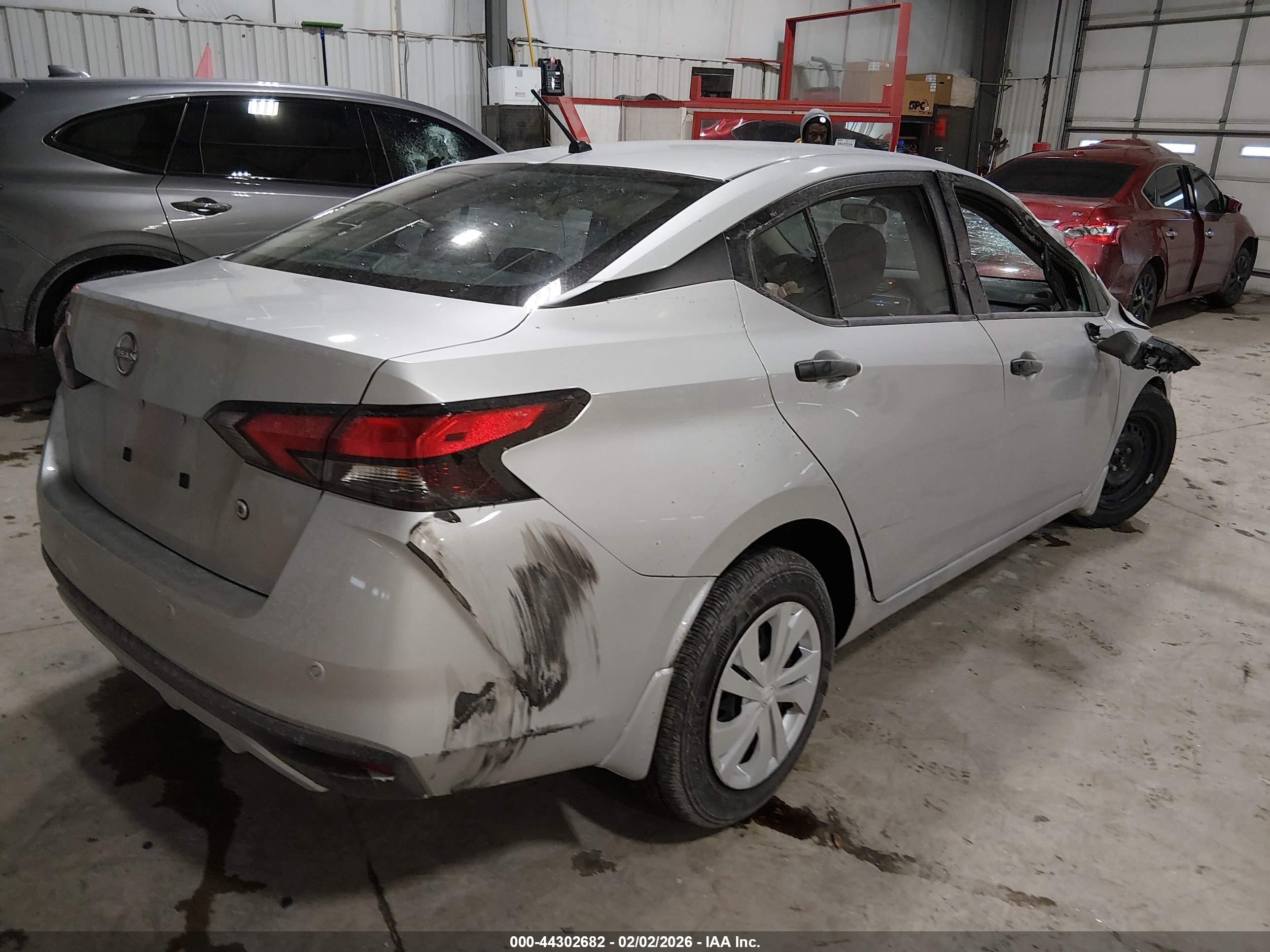 NISSAN VERSA image 4