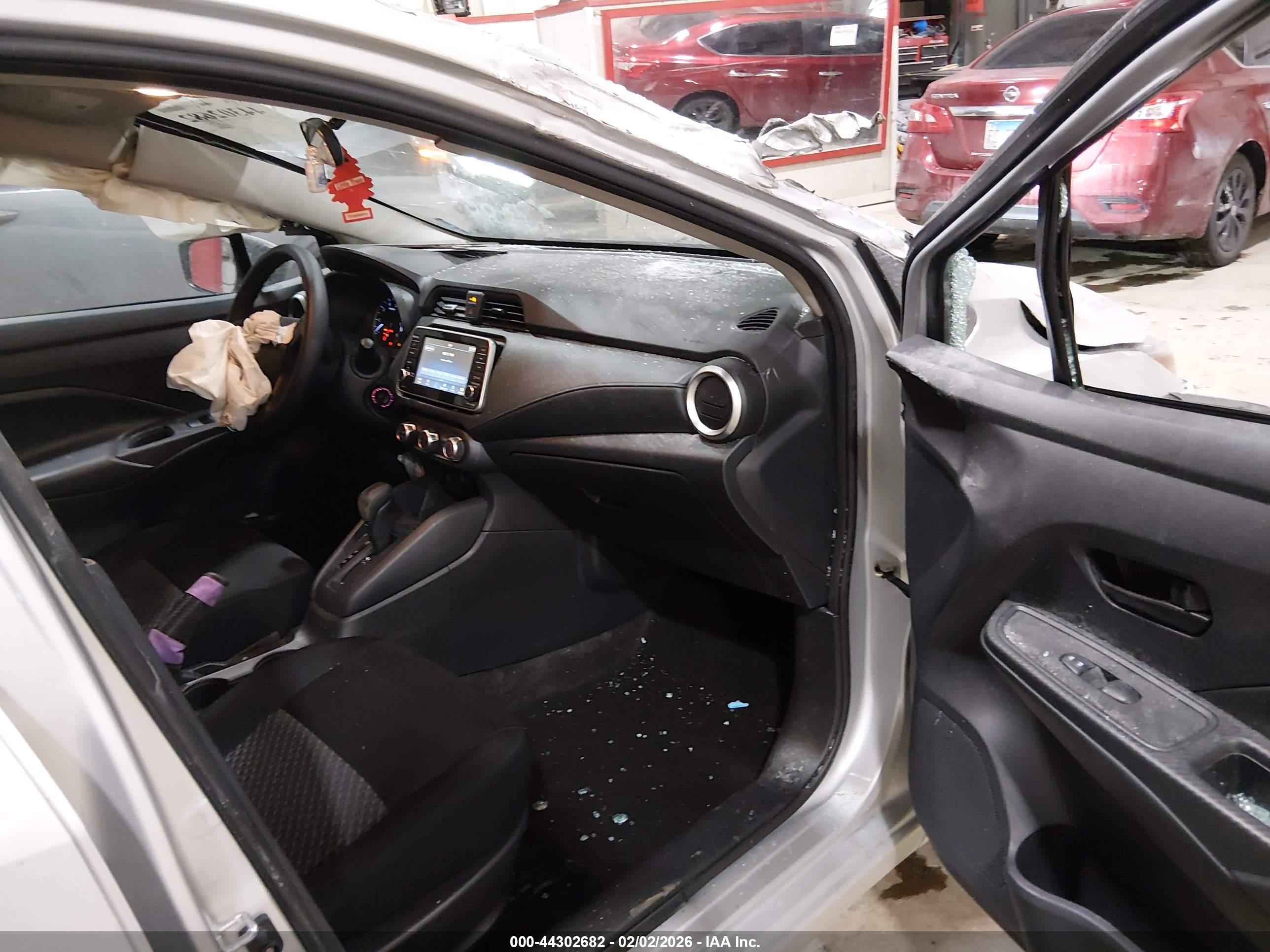 NISSAN VERSA image 5