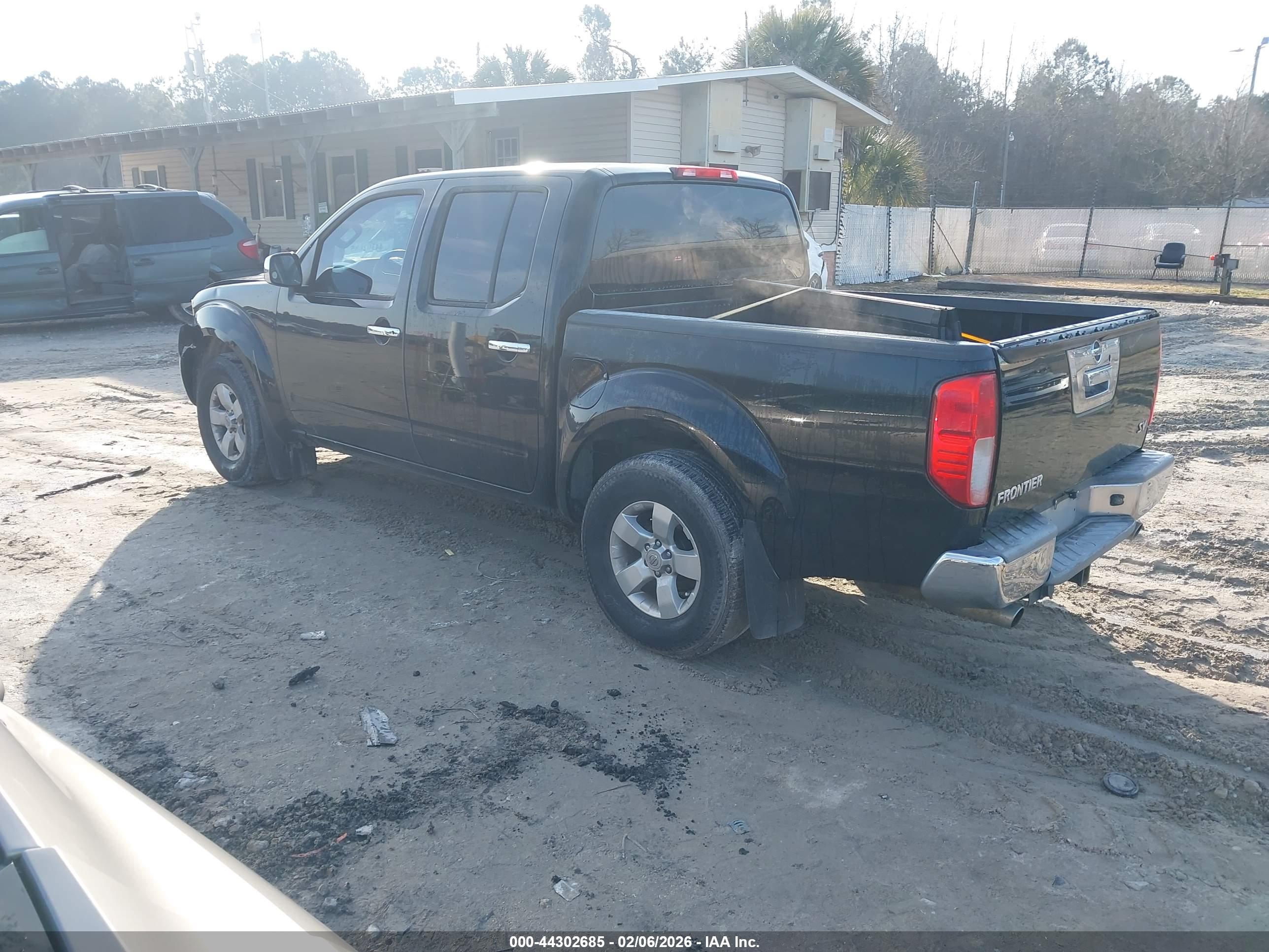 NISSAN FRONTIER image 3