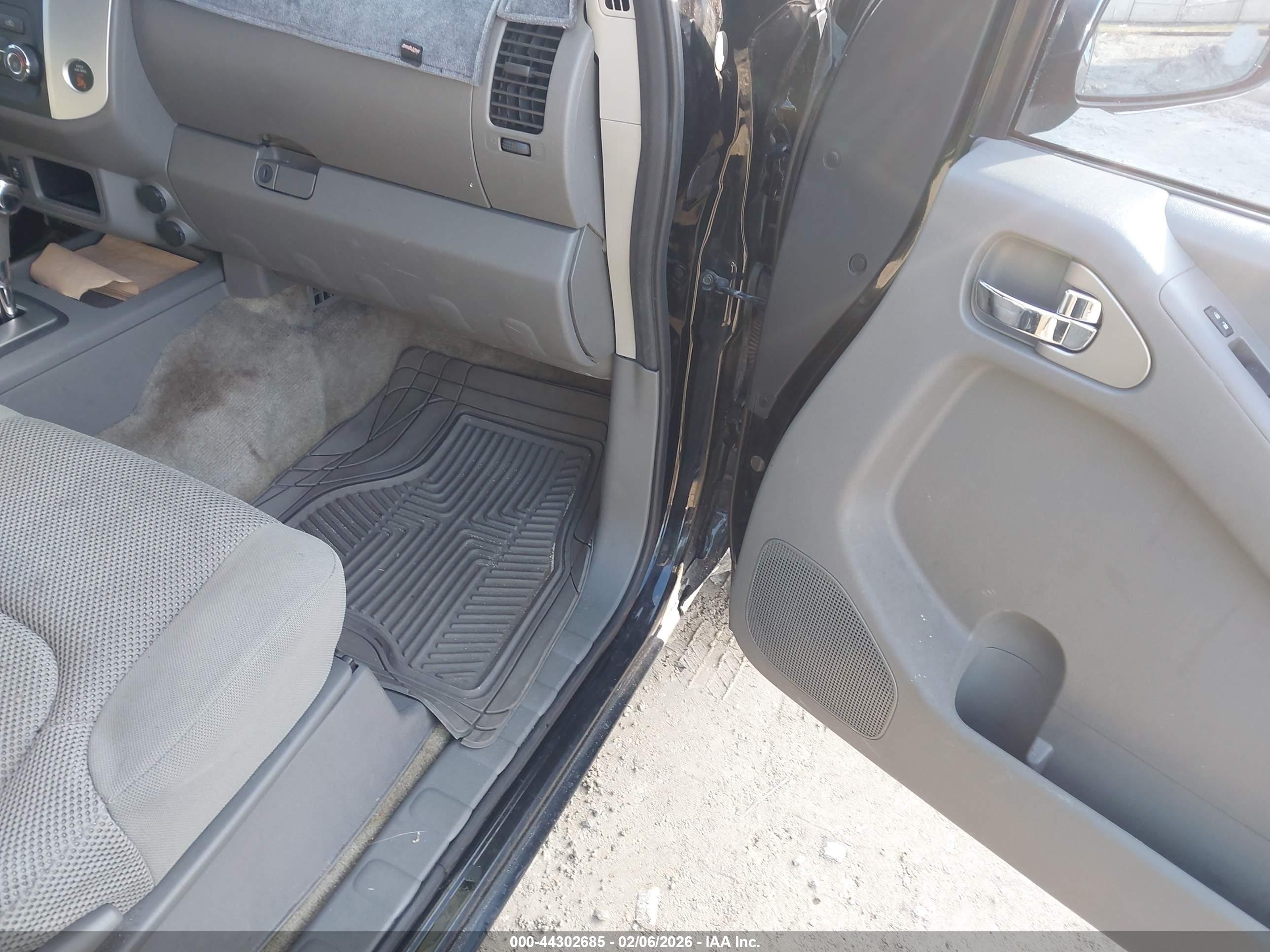 NISSAN FRONTIER image 5