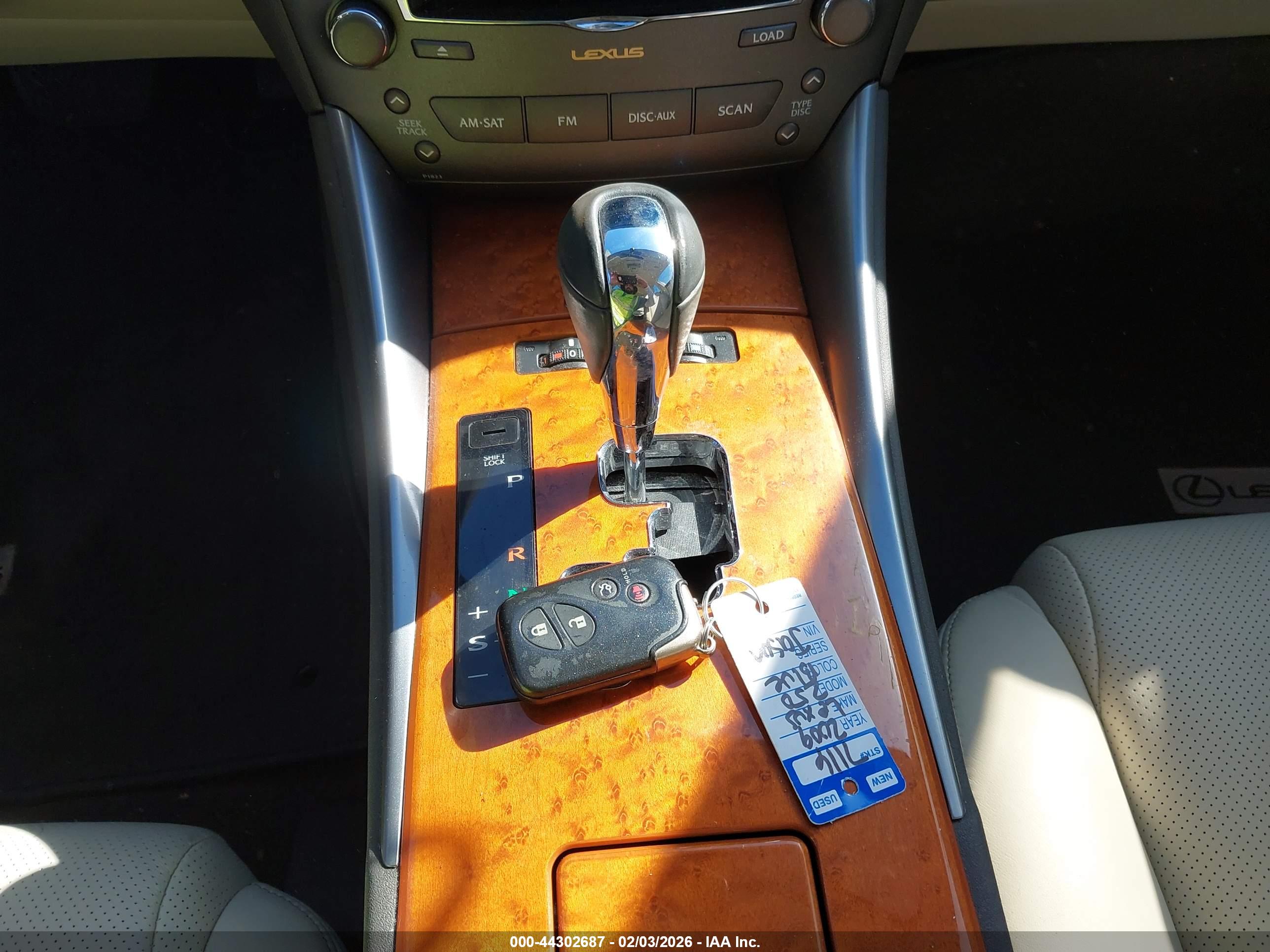LEXUS IS image 11