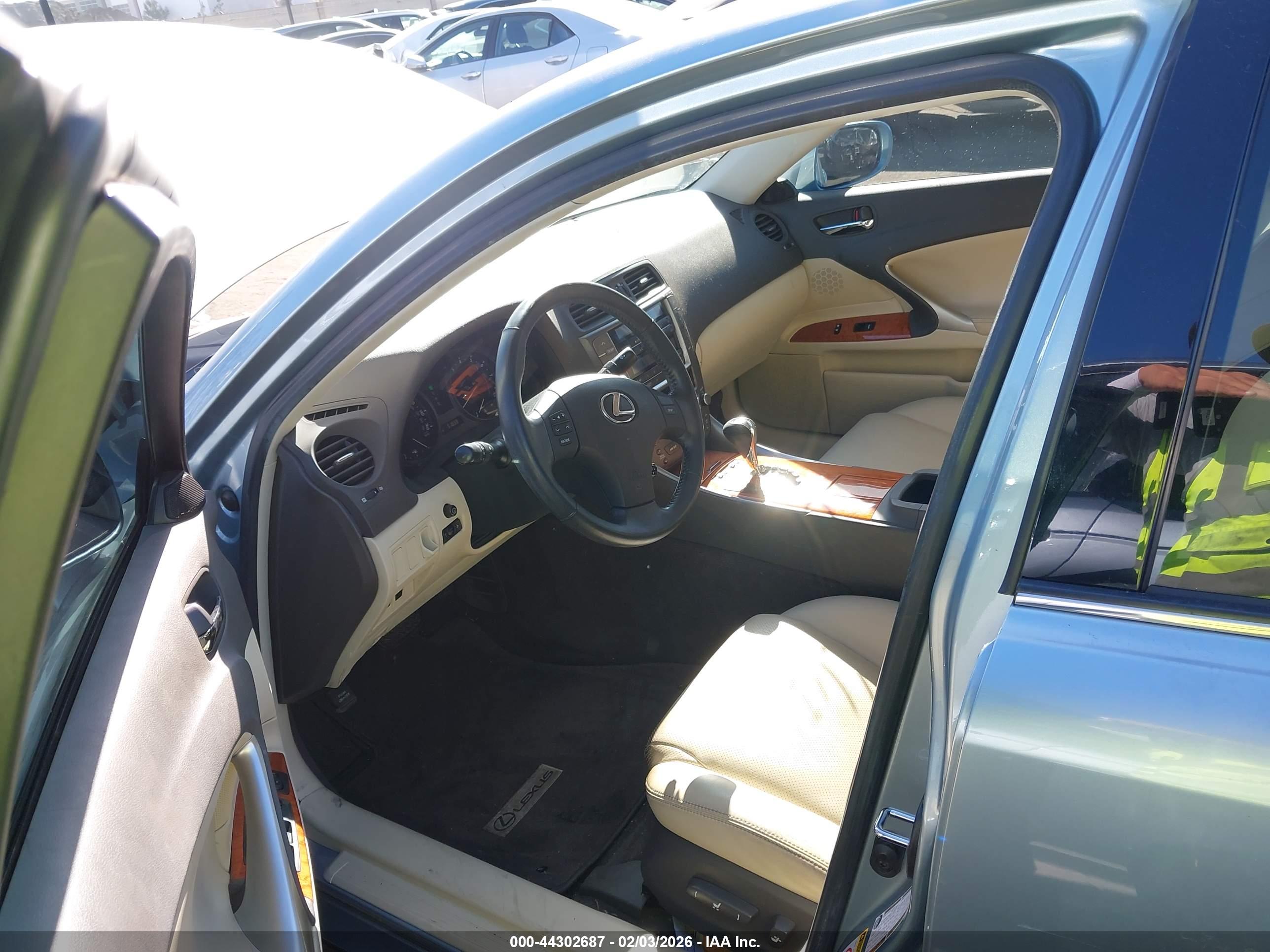 LEXUS IS image 5