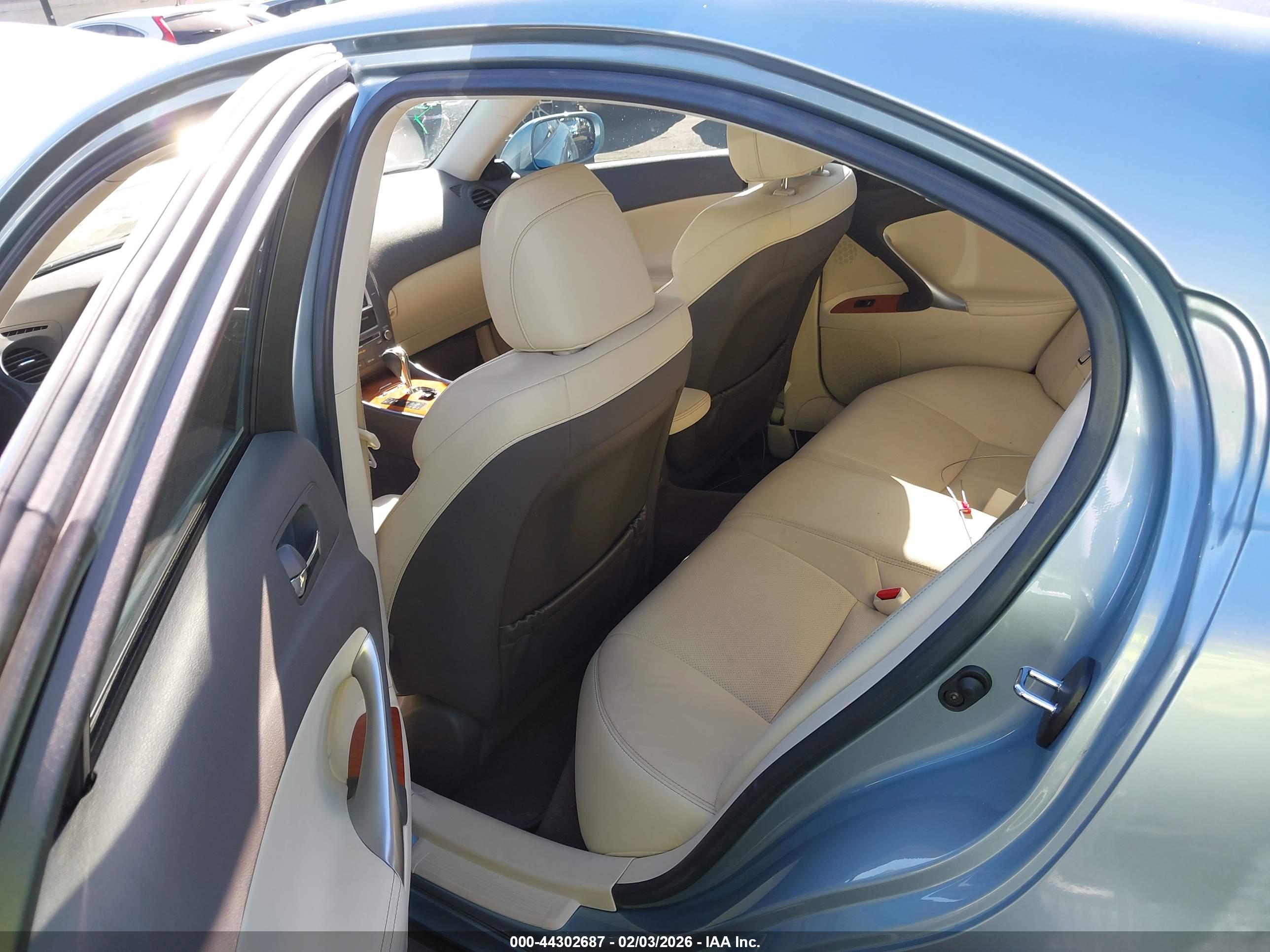 LEXUS IS image 8