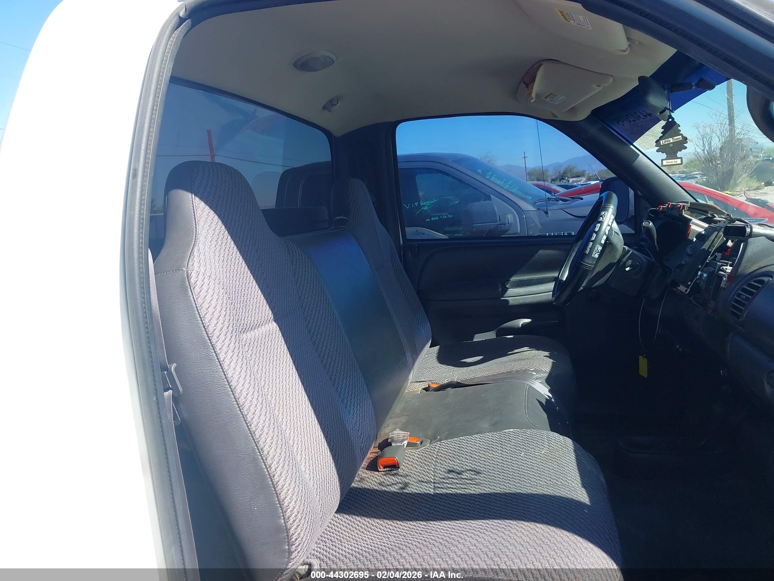 DODGE RAM image 8