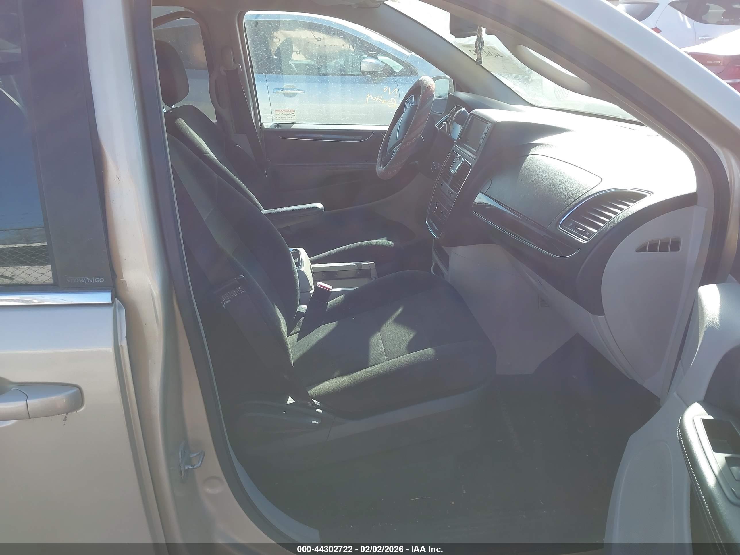 CHRYSLER TOWN image 5