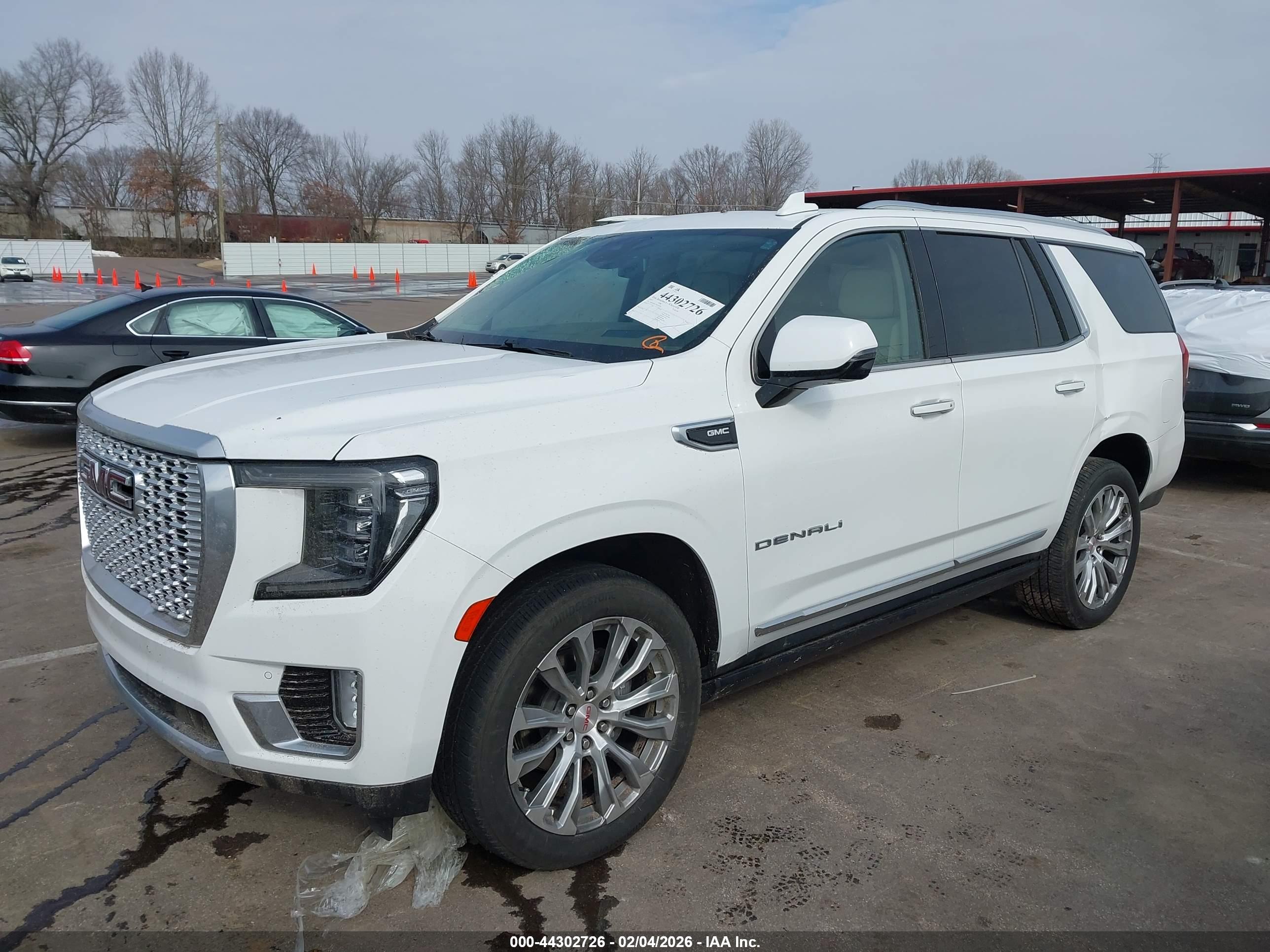 GMC YUKON image 2