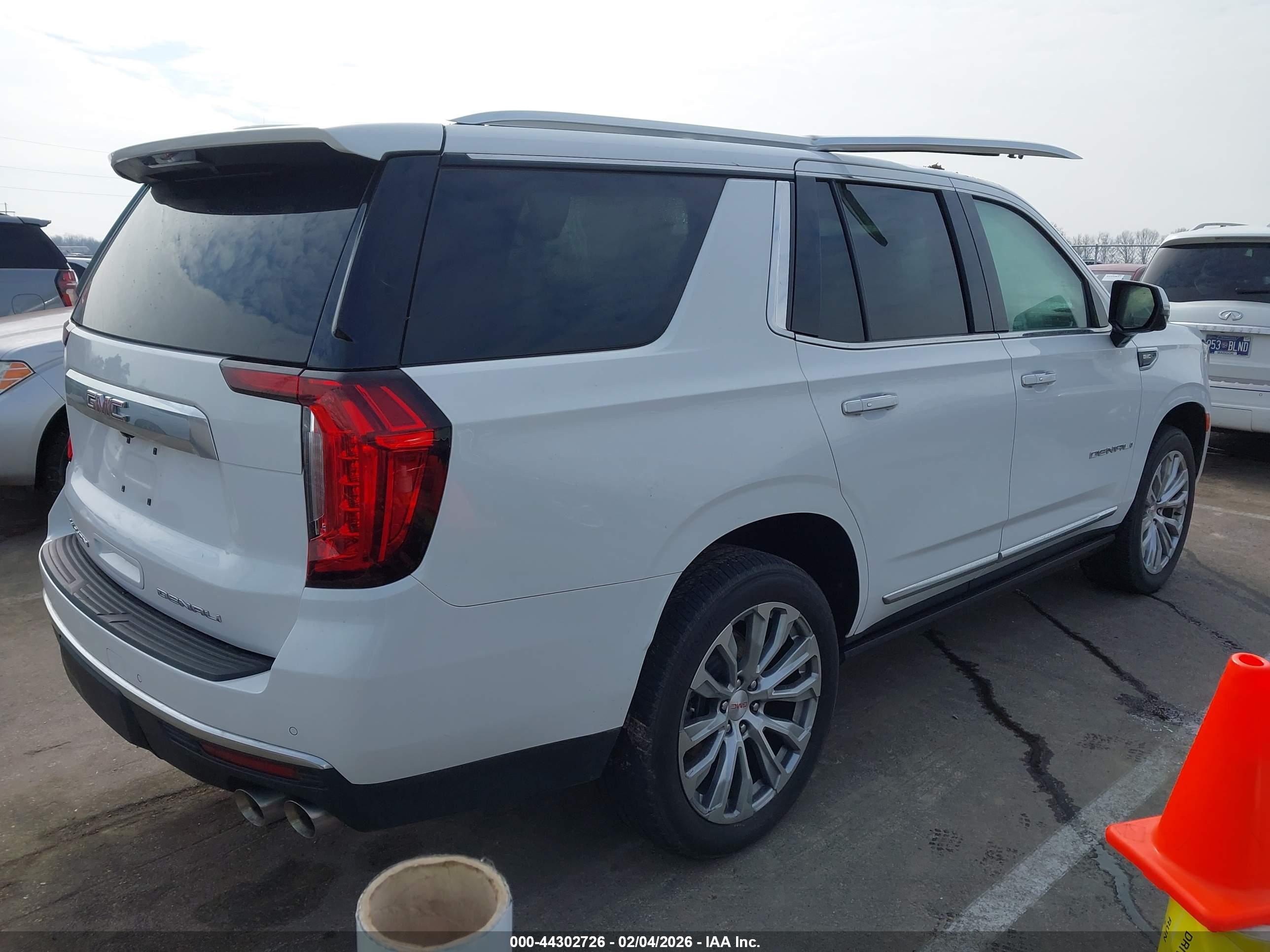 GMC YUKON image 4